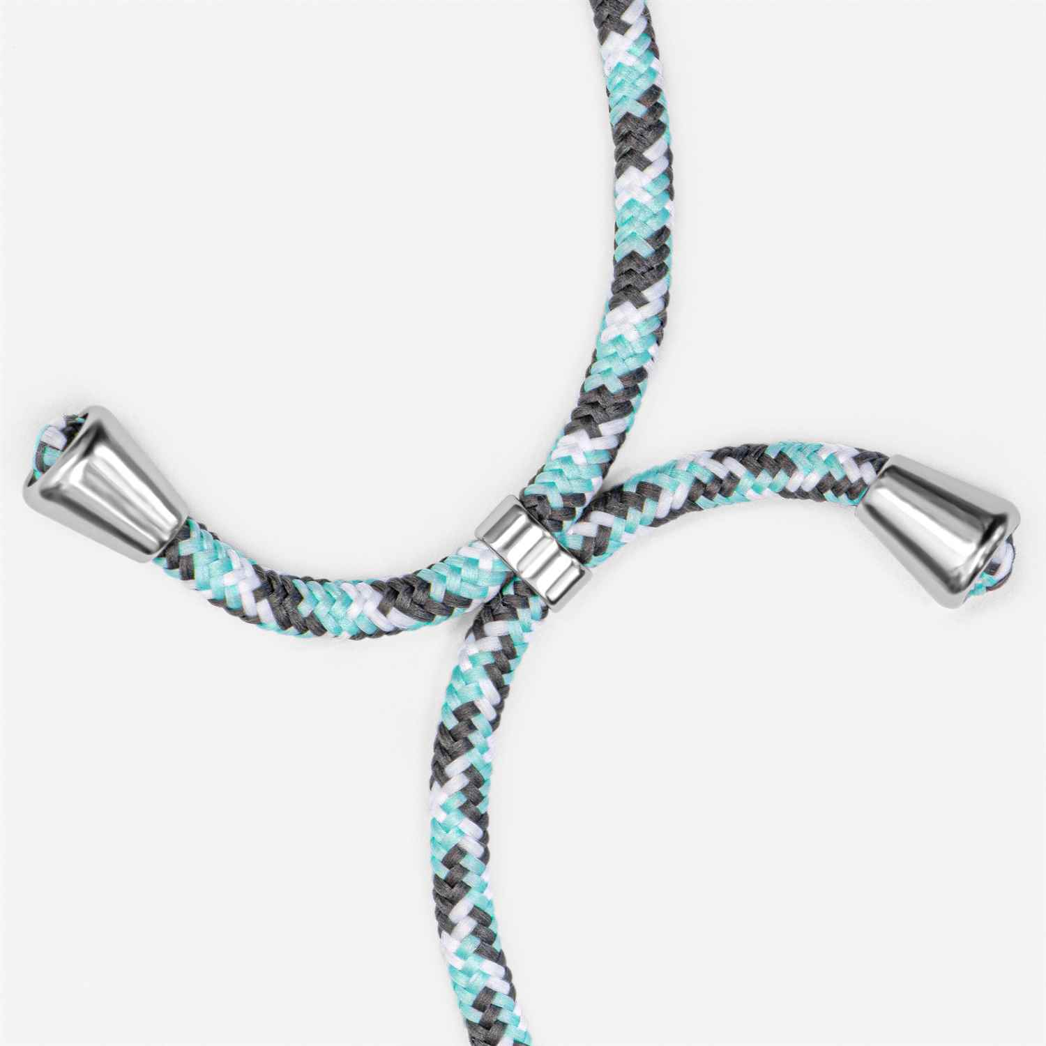 Nahaufnahme eines Telefon-Lanyards. Das Lanyard besteht aus blauem, weißem und grau geflochtenem Seil.