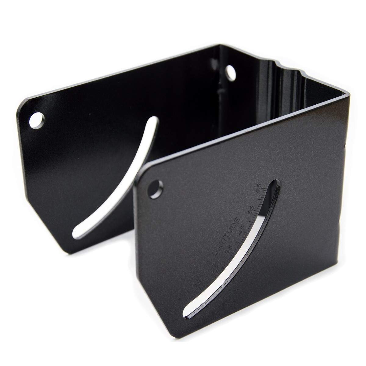 Schwarze Metallhalterung. Sie hat Schlitze und Messmarkierungen.