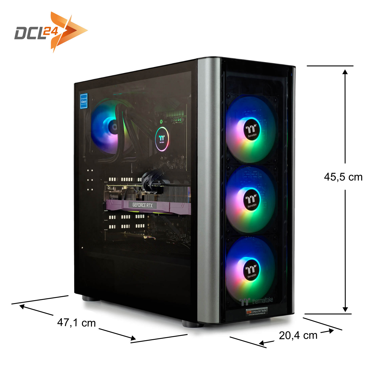 Ein schwarzer Computerturm mit Lüftern. Die Abmessungen und Logos sind sichtbar.