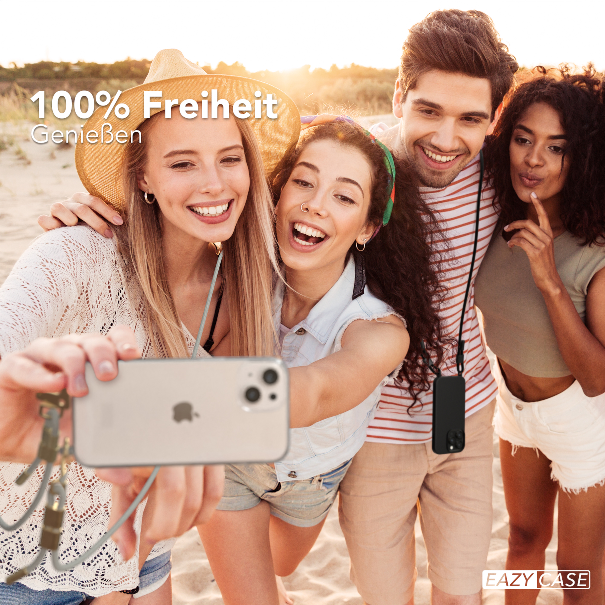Eine Gruppe von Freunden macht ein Selfie mit einem Telefon, das an einer Hülle mit Riemen befestigt ist.