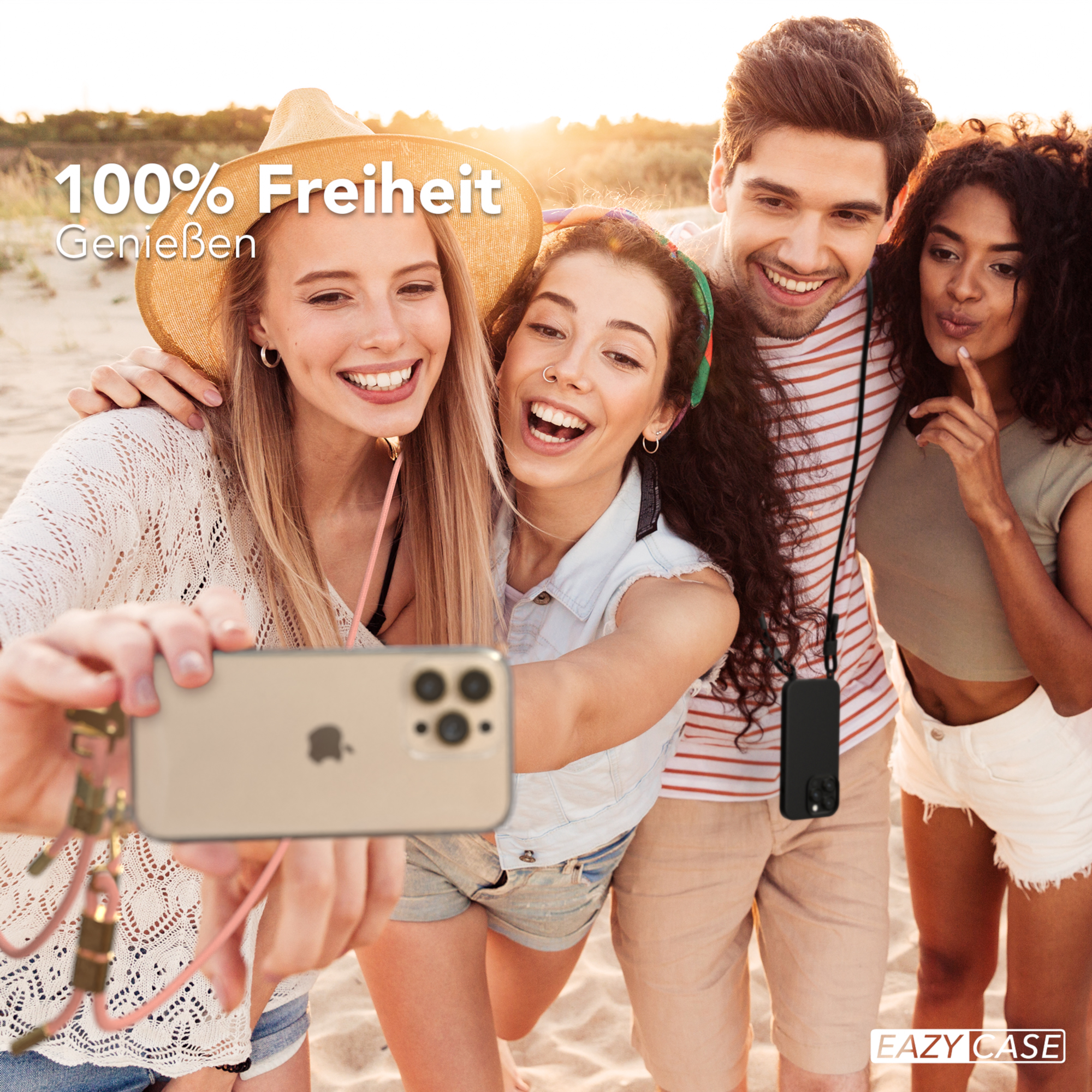 Gruppe von vier Personen, die ein Selfie mit einem Telefon an einer Schnur machen, der Text '100% Freiheit'.