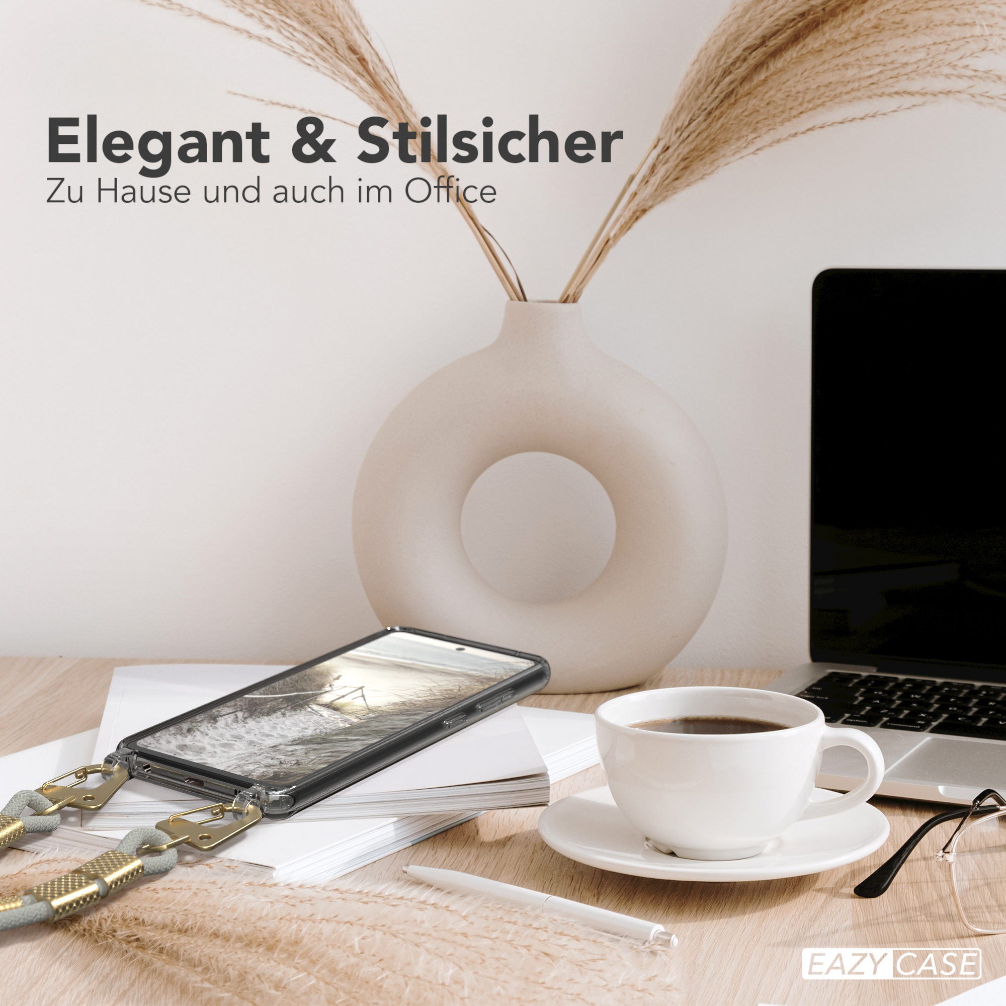 Ein Telefon mit Hülle auf einem Schreibtisch mit Laptop, Tasse und Stift.