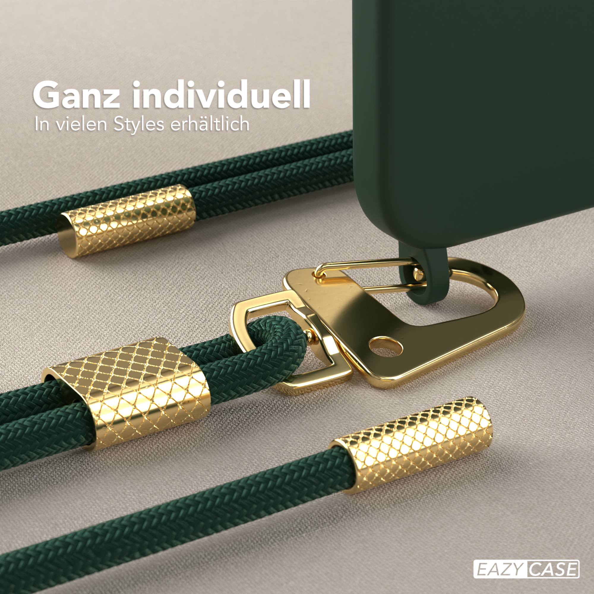Nahaufnahme einer grünen Handyhülle und Lanyard mit goldenen Akzenten. Text: Ganz individuell.