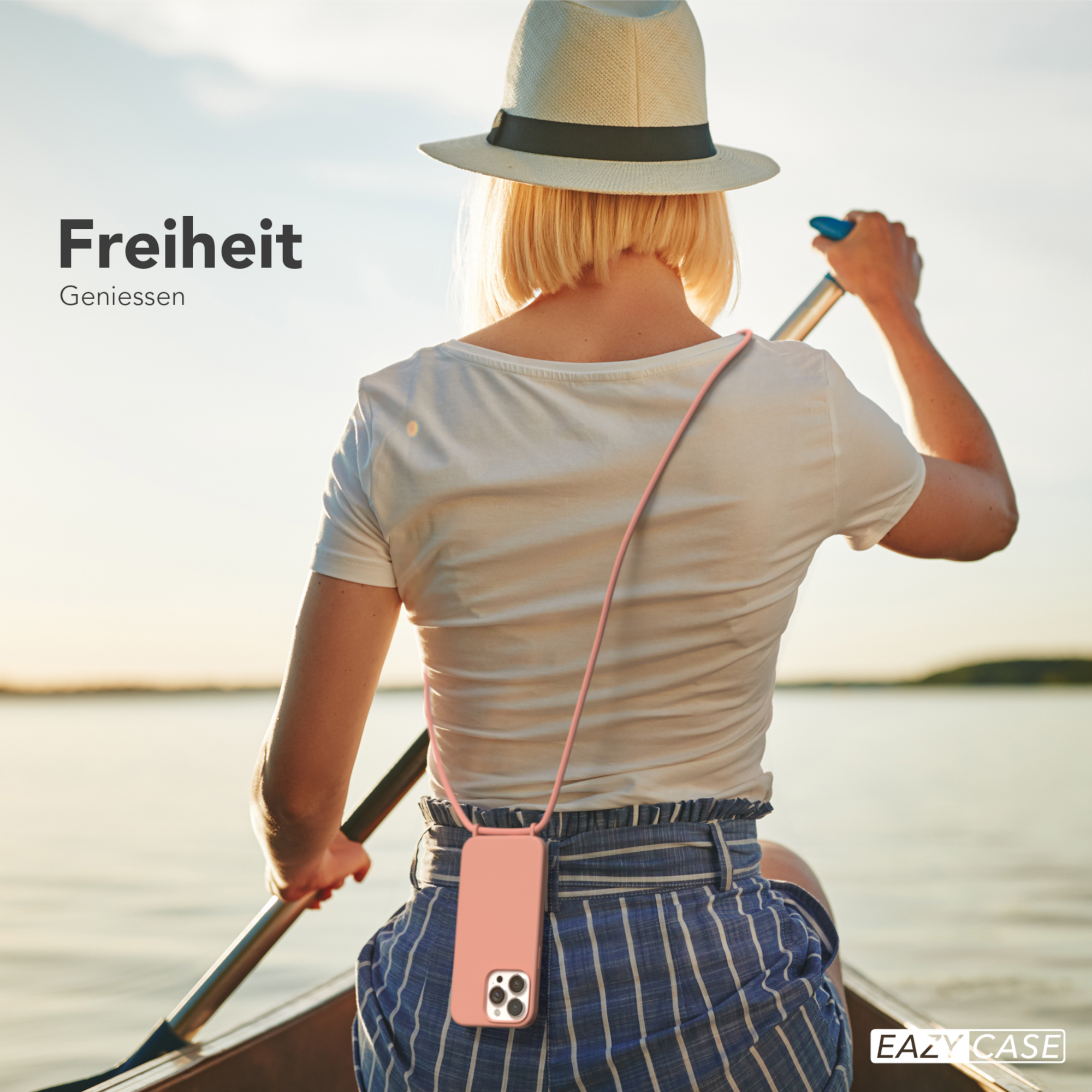 Eine Frau rudert in einem Boot auf einem See mit einer Handyhülle.