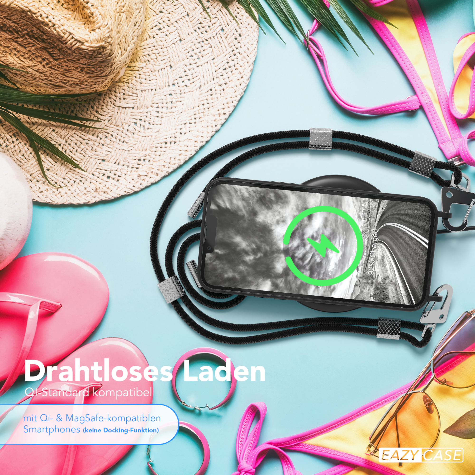 Eine Frau ist am Strand mit einem Telefon, das auf einem kabellosen Ladegerät aufgeladen wird. Es gibt Sonnenbrillen und einen Bikini.