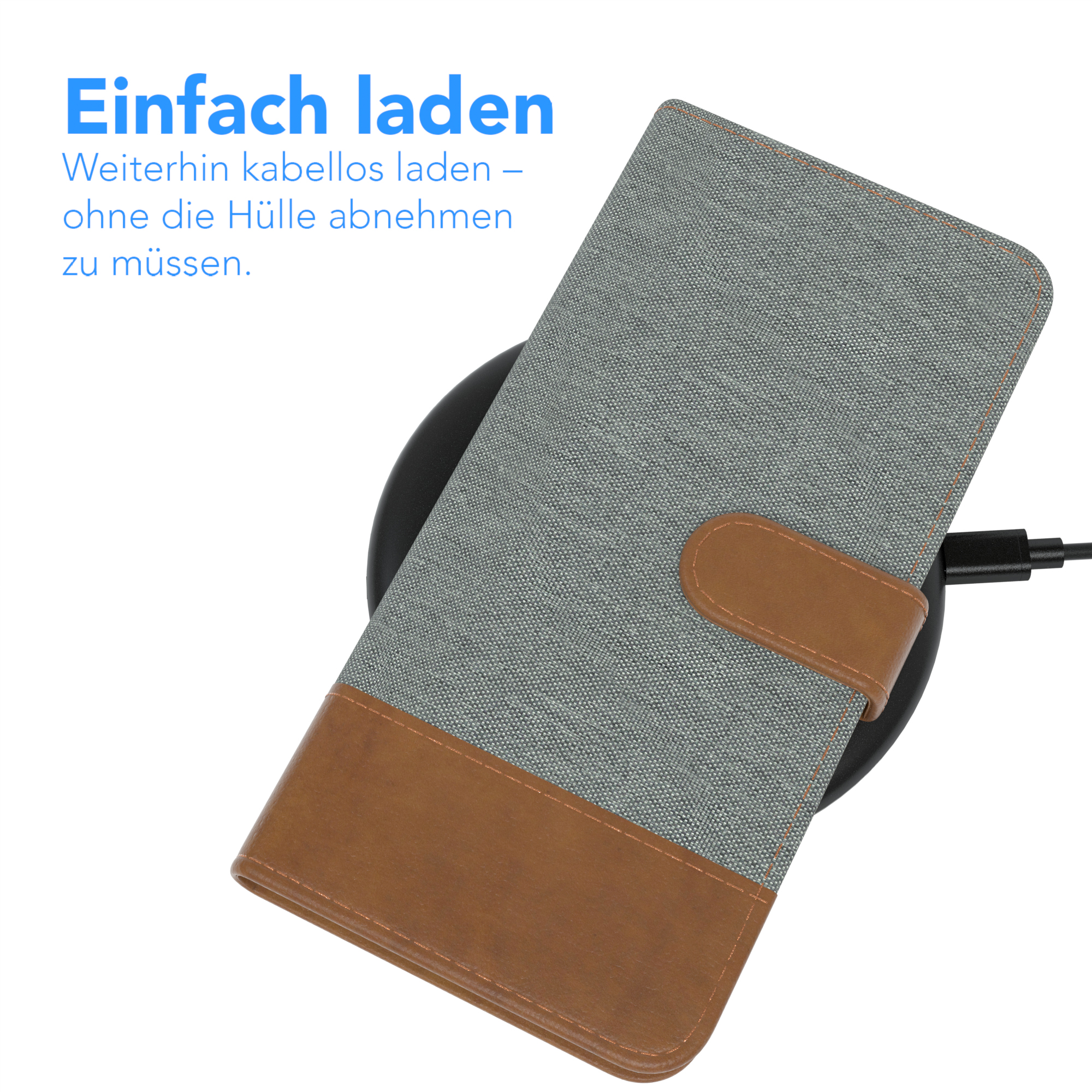 Handyhülle auf einem kabellosen Ladegerät. Die Hülle ist grau und braun. Das Telefon wird kabellos geladen.