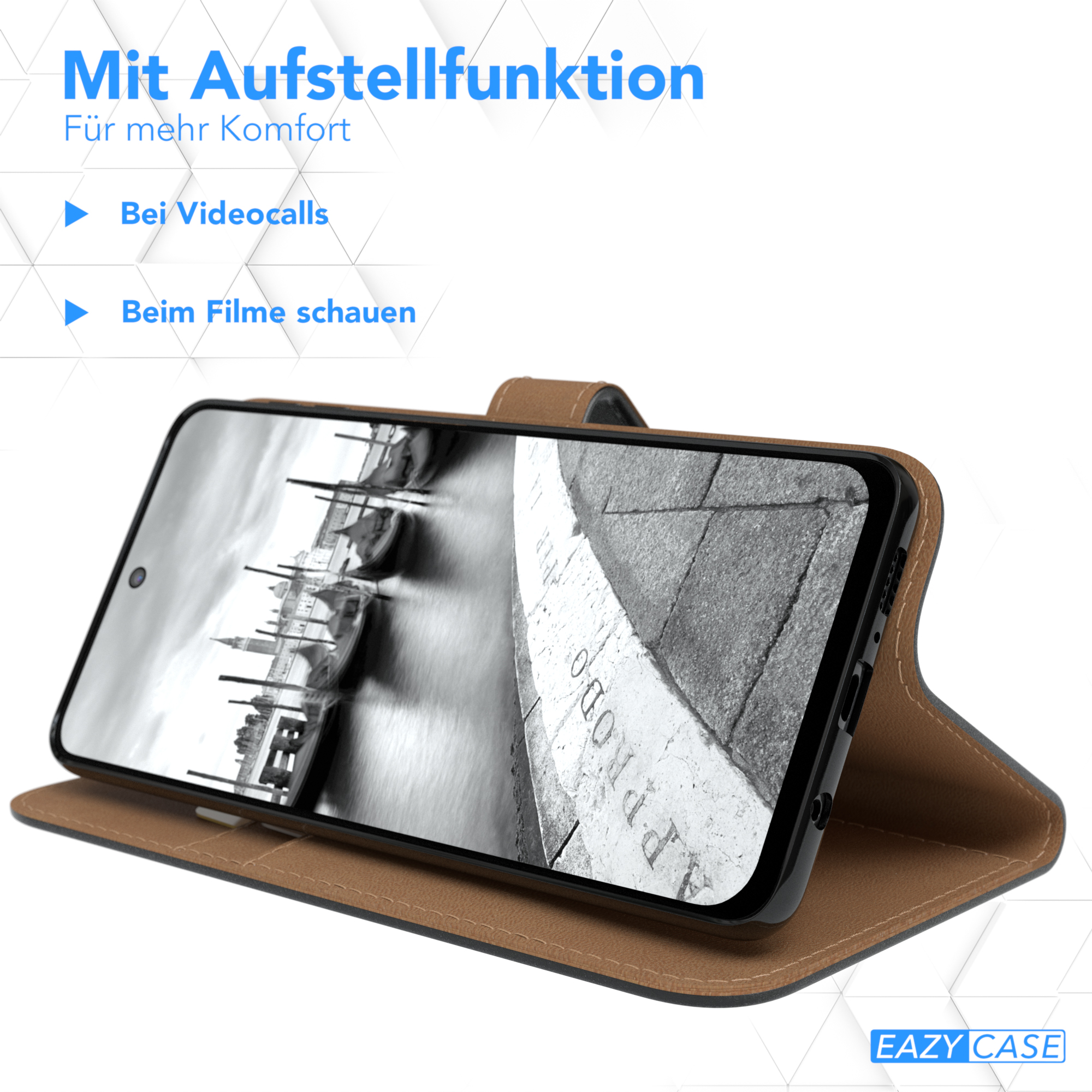 Ein Telefon in einer braunen Lederhülle, geöffnet und hochgestellt. Der Bildschirm zeigt eine Stadtansicht.