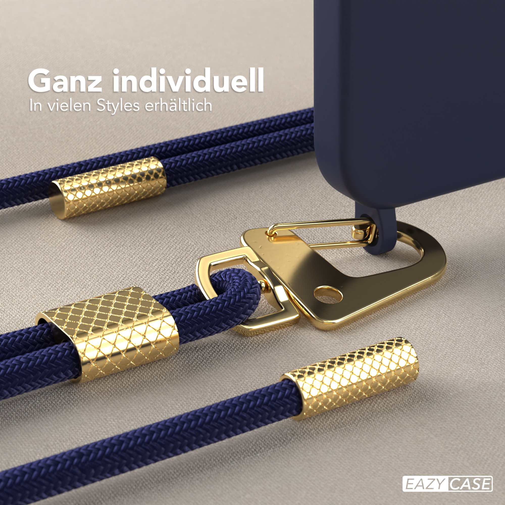 Nahaufnahme einer blauen Handyhülle mit goldenem Riemen und Verschluss auf grauem Untergrund.