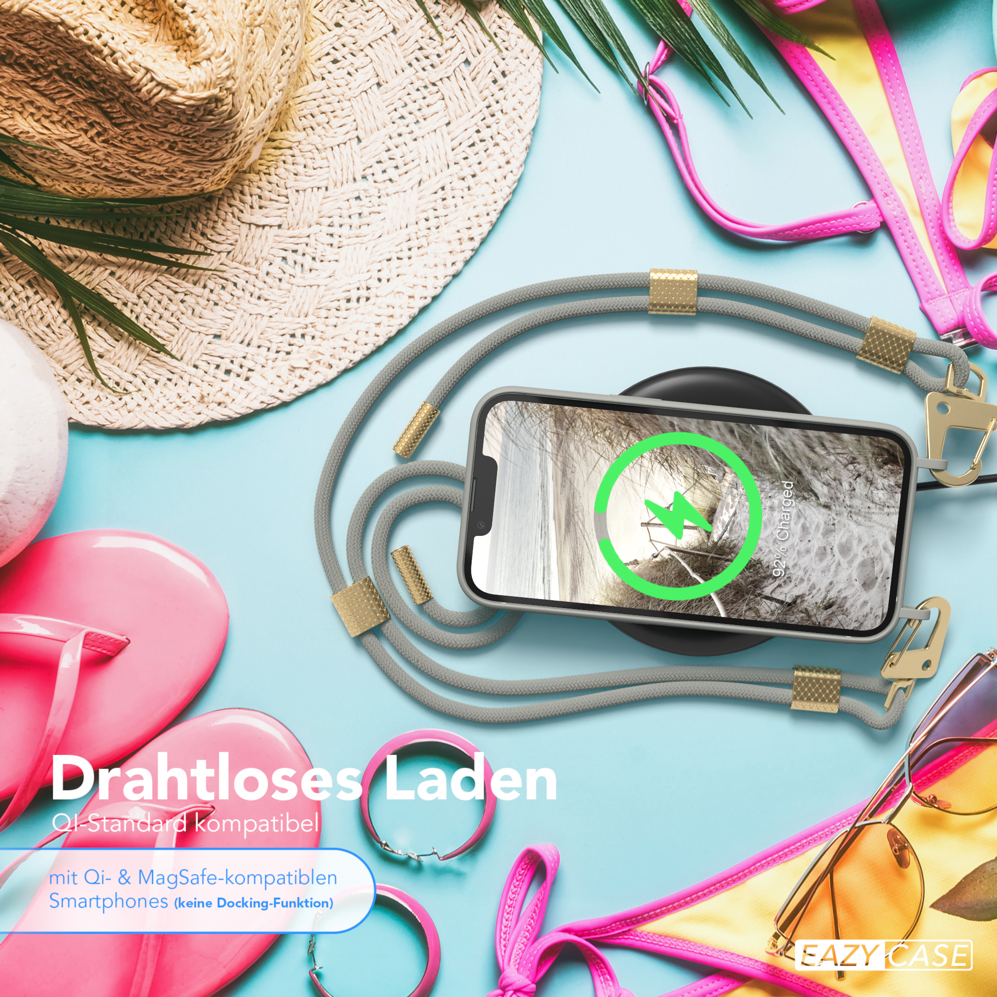 Telefon lädt auf einem Pad, mit Lanyard, Strandaccessoires und hellblauem Hintergrund.