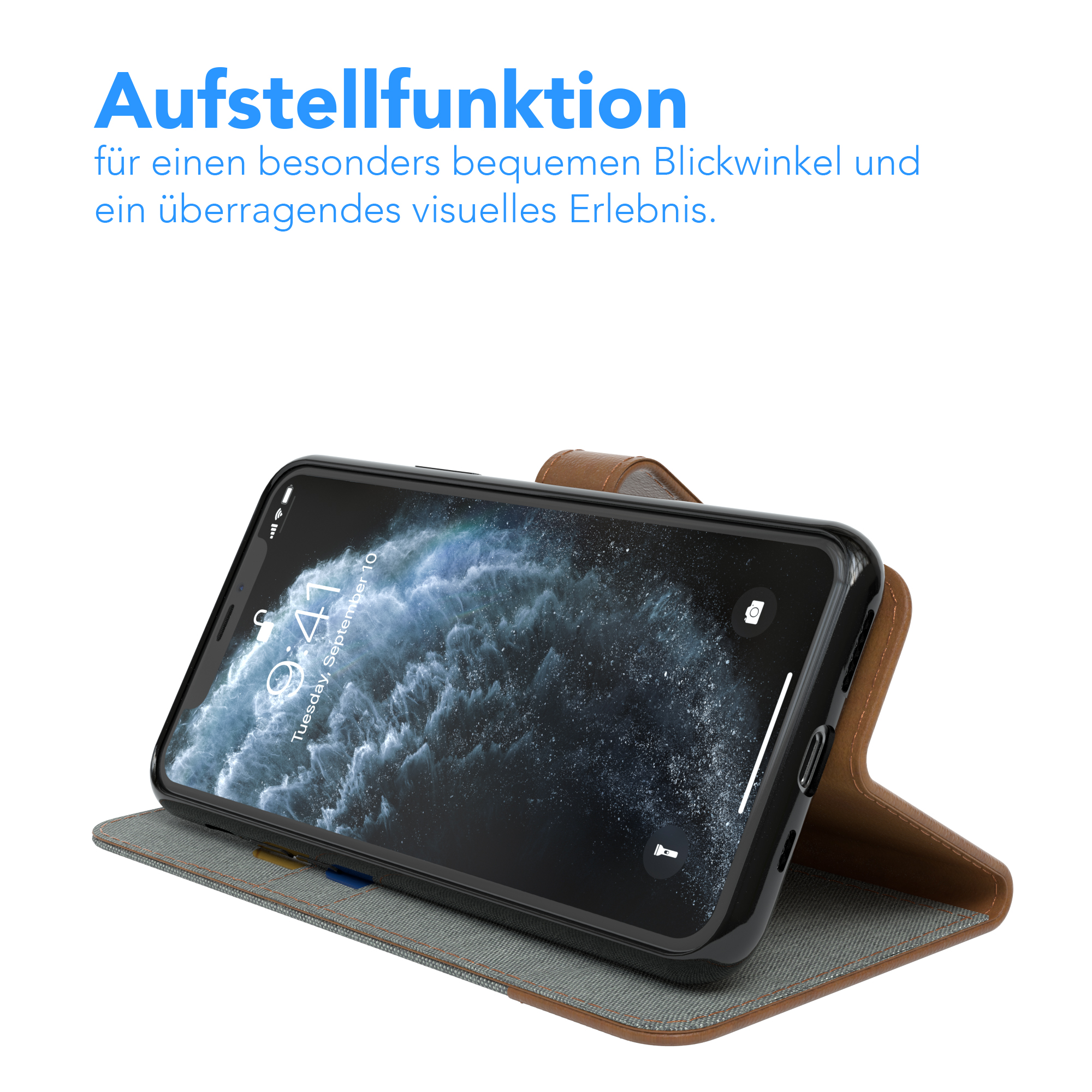Schwarzes Telefon auf brauner Hülle, auf grauer Oberfläche. Der Bildschirm zeigt ein Datum.