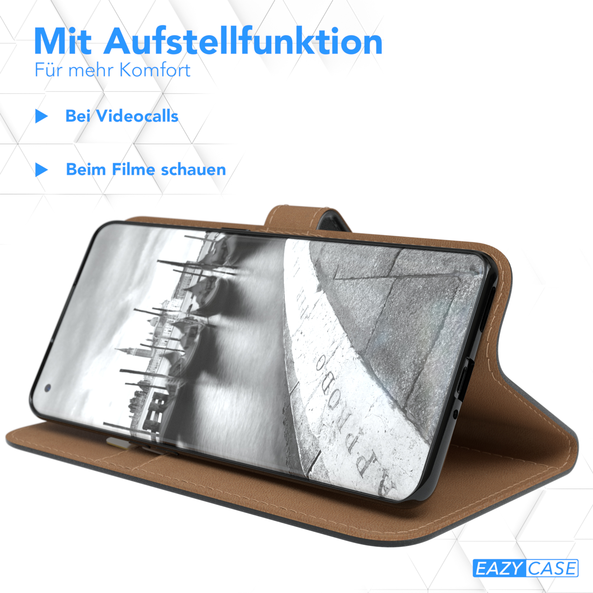 Telefon in brauner Hülle, geöffnet. Text: Mit Aufstellfunktion. Der Hintergrund ist weiß.