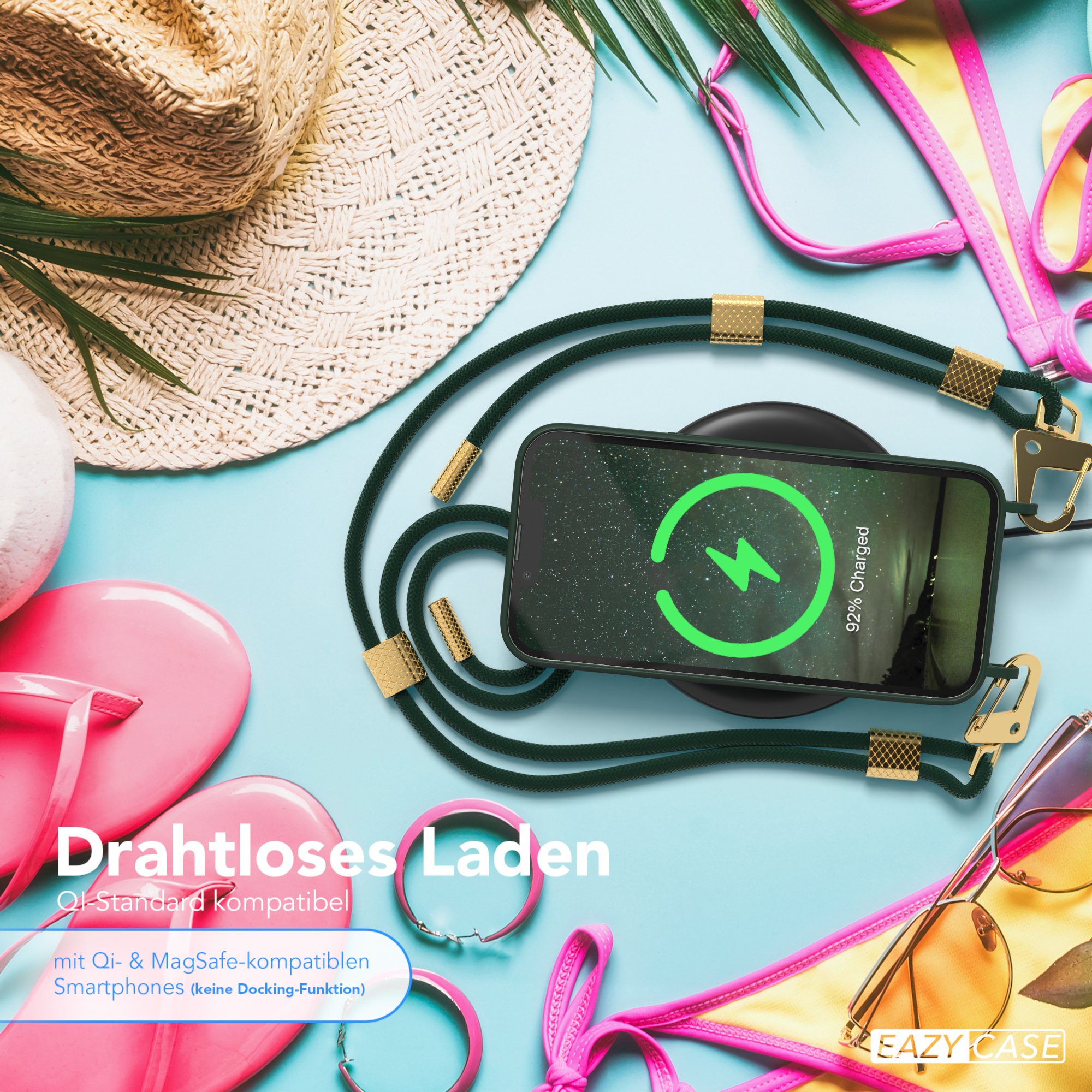 Telefon wird kabellos geladen. Telefon hat Riemen. Sonnenbrille und Strandhut sind platziert.