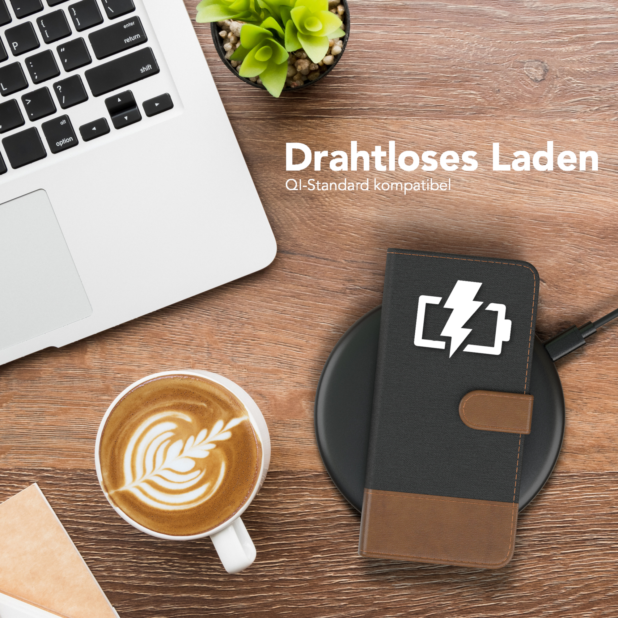 Laptop, Kaffee und Handyhülle auf dem Schreibtisch. Handyhülle wird kabellos geladen. Text: Drahtloses Laden, QI-Standard kompatibel.