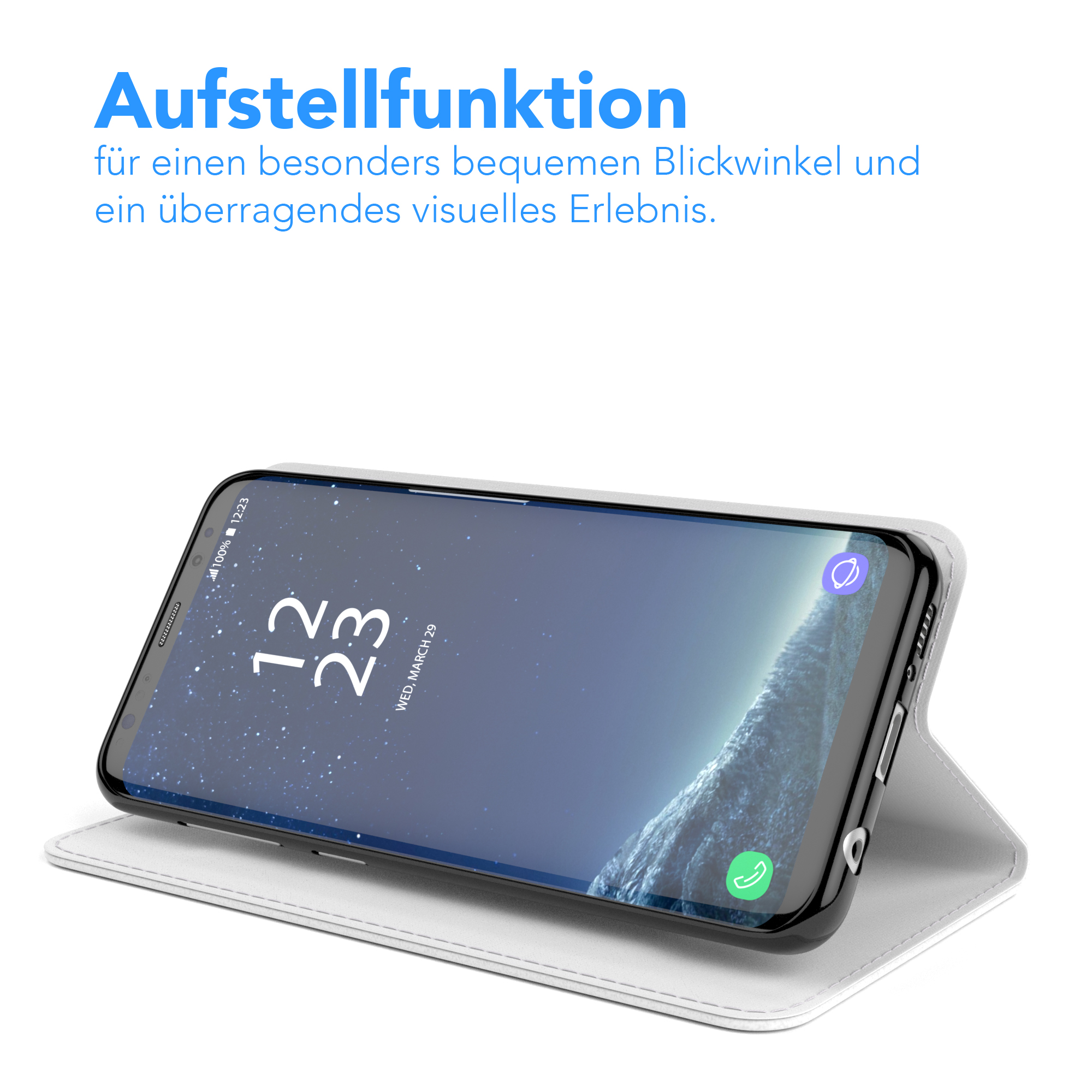 Ein Telefon in einer weißen Hülle ist geöffnet. Der Bildschirm zeigt Zeit und Datum an. Die Hülle ist aufgestellt.