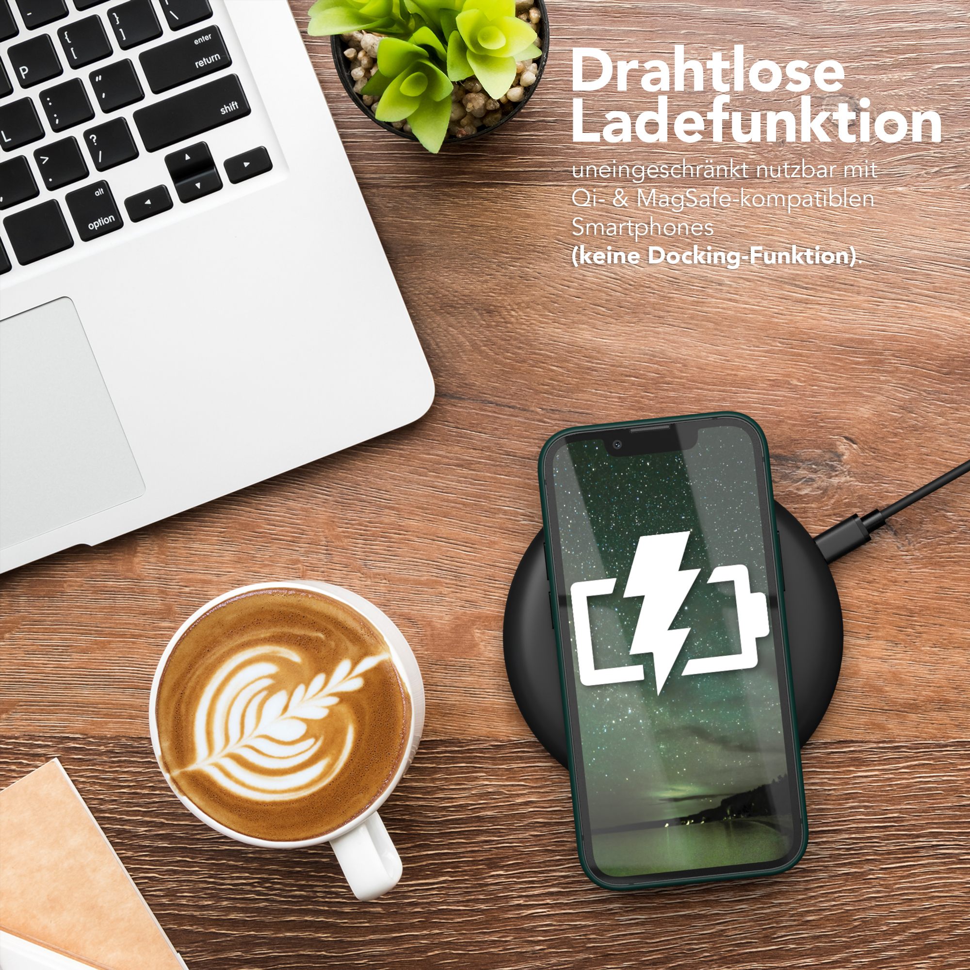 Schreibtisch mit Laptop, Kaffee und Telefon, das auf einem kabellosen Ladegerät geladen wird. Text: Kabelloses Laden.