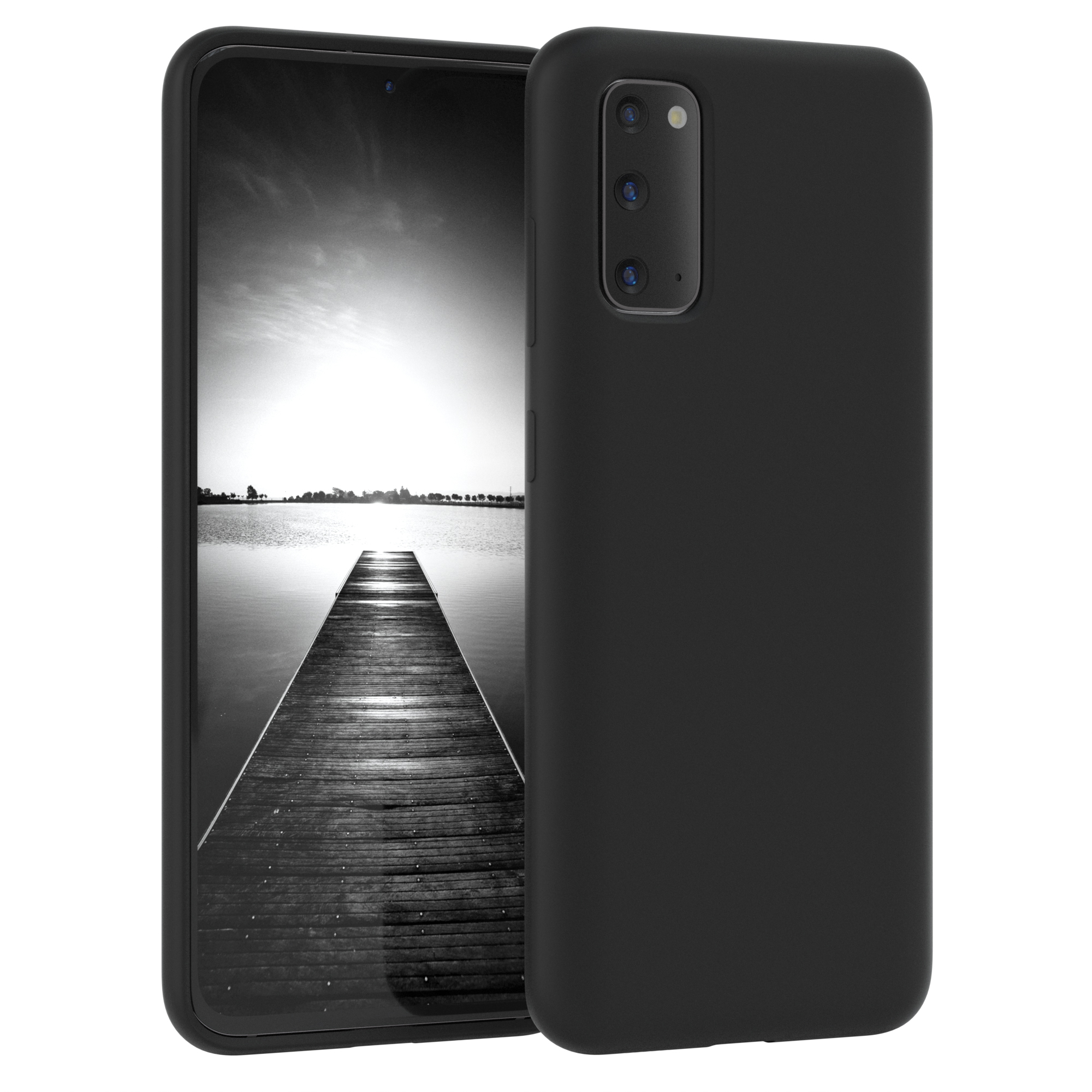 Schwarze Handyhülle. Telefon hat schwarz-weiß Landschaft. Handyhülle hat drei Kameras.