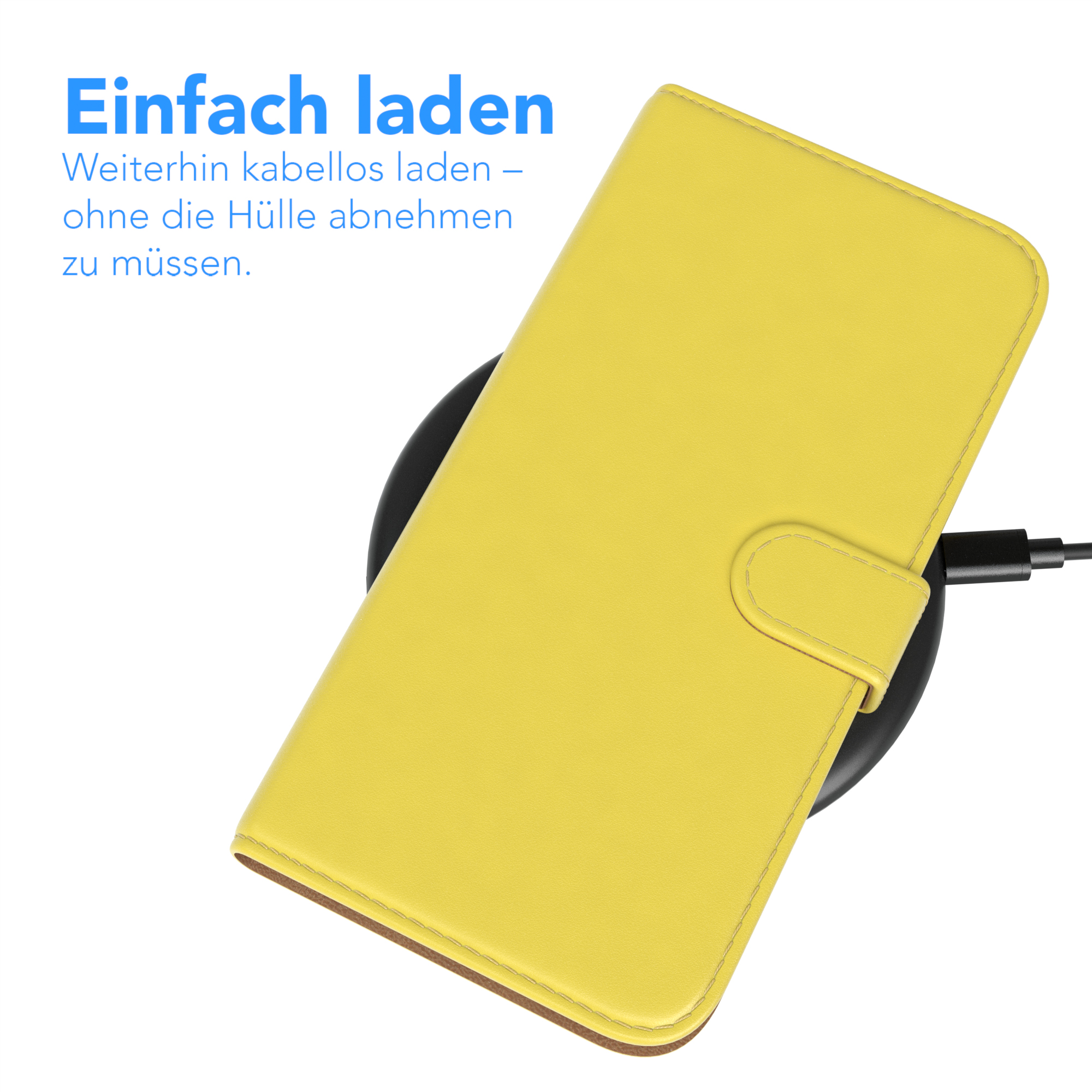 Eine gelbe Handyhülle auf einem kabellosen Ladegerät. Das Ladegerät ist schwarz und der Hintergrund ist weiß.