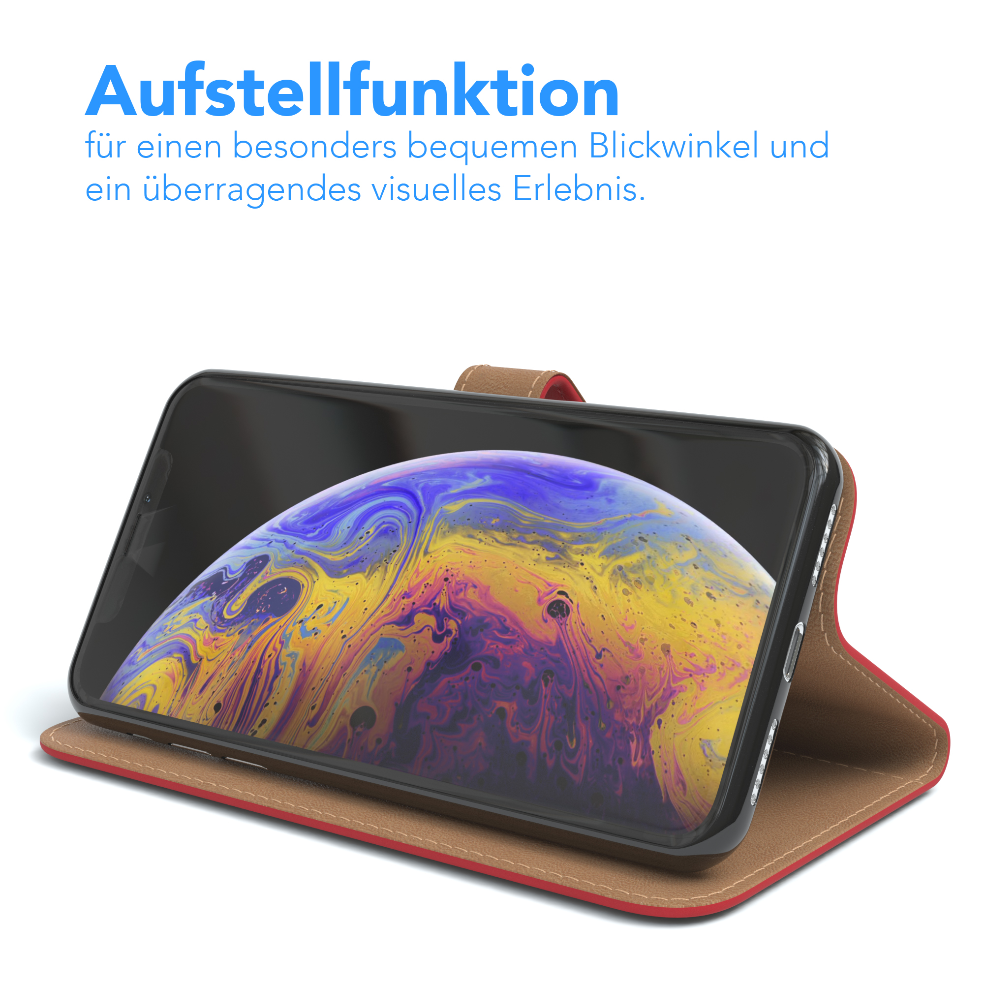 Telefon in rotem Etui, zum Betrachten hochgestellt. Der Bildschirm zeigt ein farbenfrohes Galaxie-Bild.