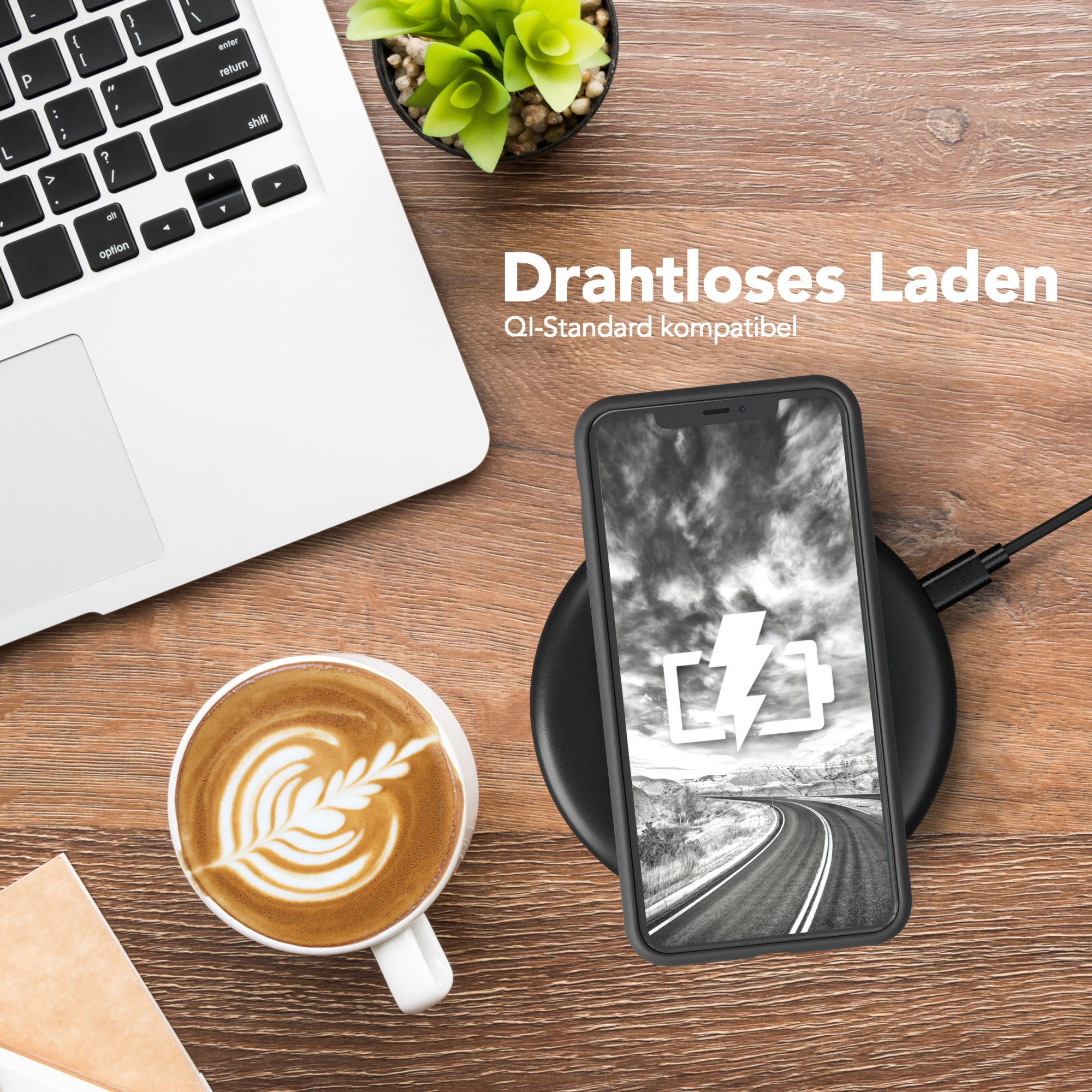 Laptop, Telefon auf Ladegerät, Kaffee. Text-Overlay: Kabelloses Laden.