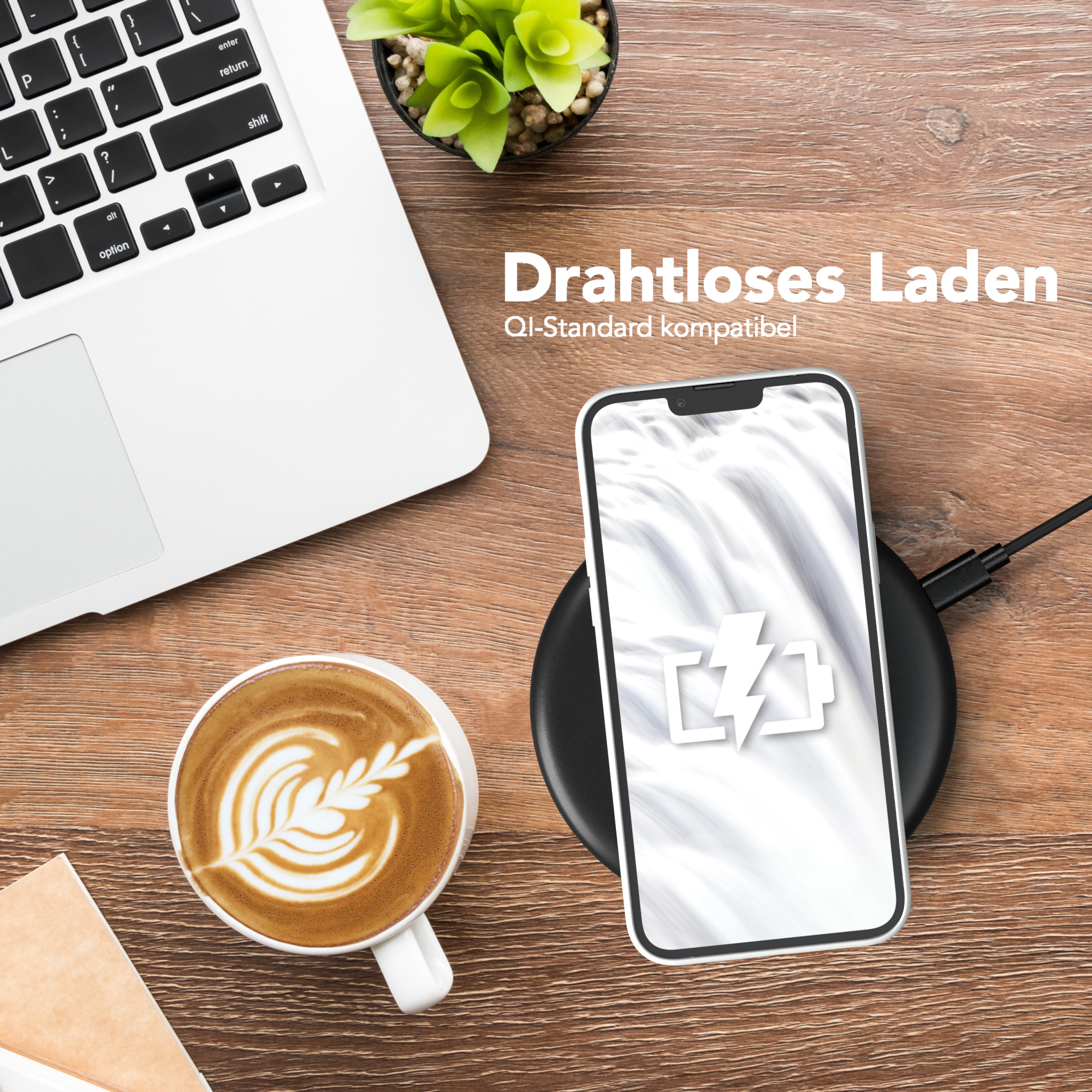 Handy lädt auf kabellosem Pad, Kaffee, Laptop, Pflanze. Text: Kabelloses Laden. Qi-Standard kompatibel.