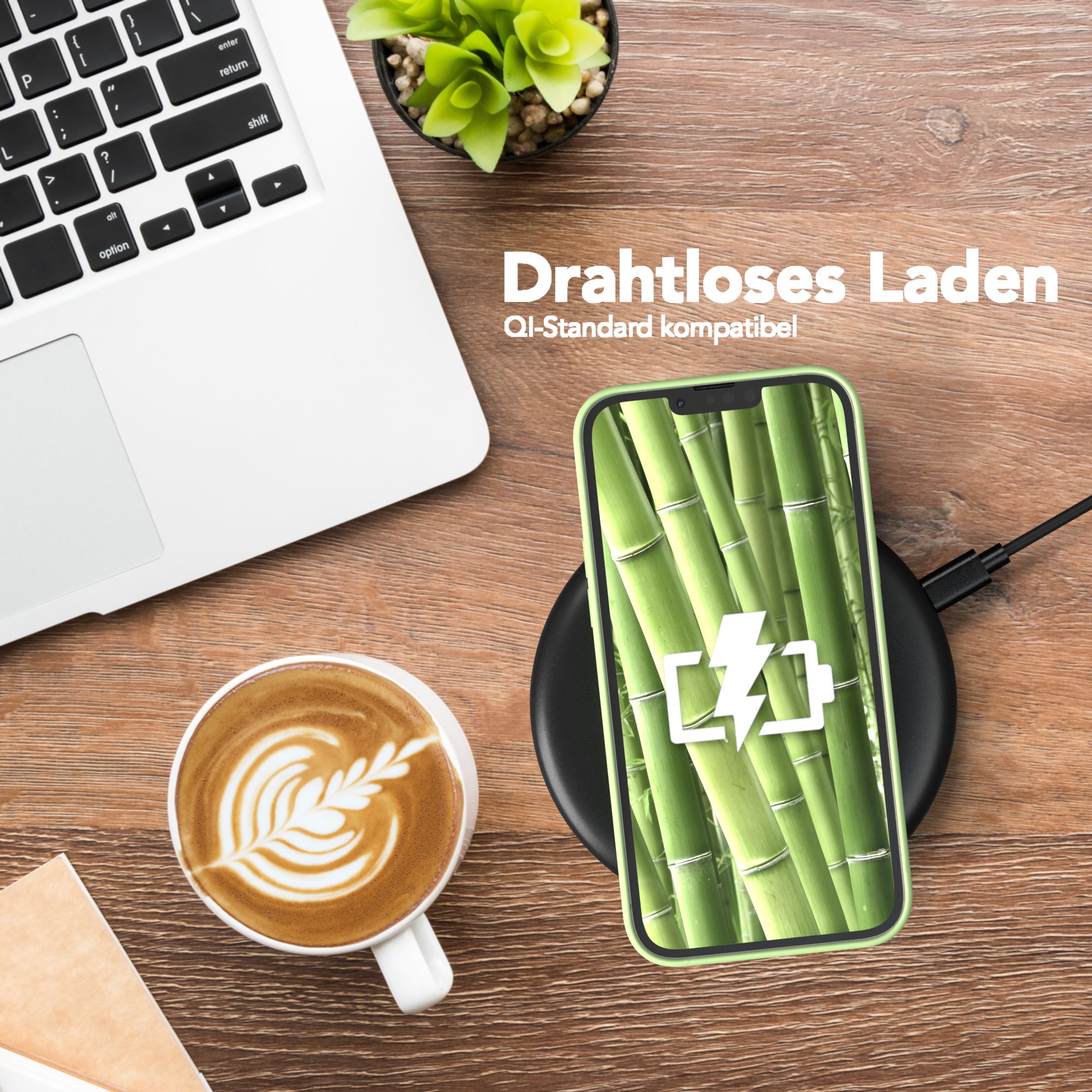 Ein Telefon auf einem kabellosen Ladegerät, mit Kaffee und einem Laptop in der Nähe.