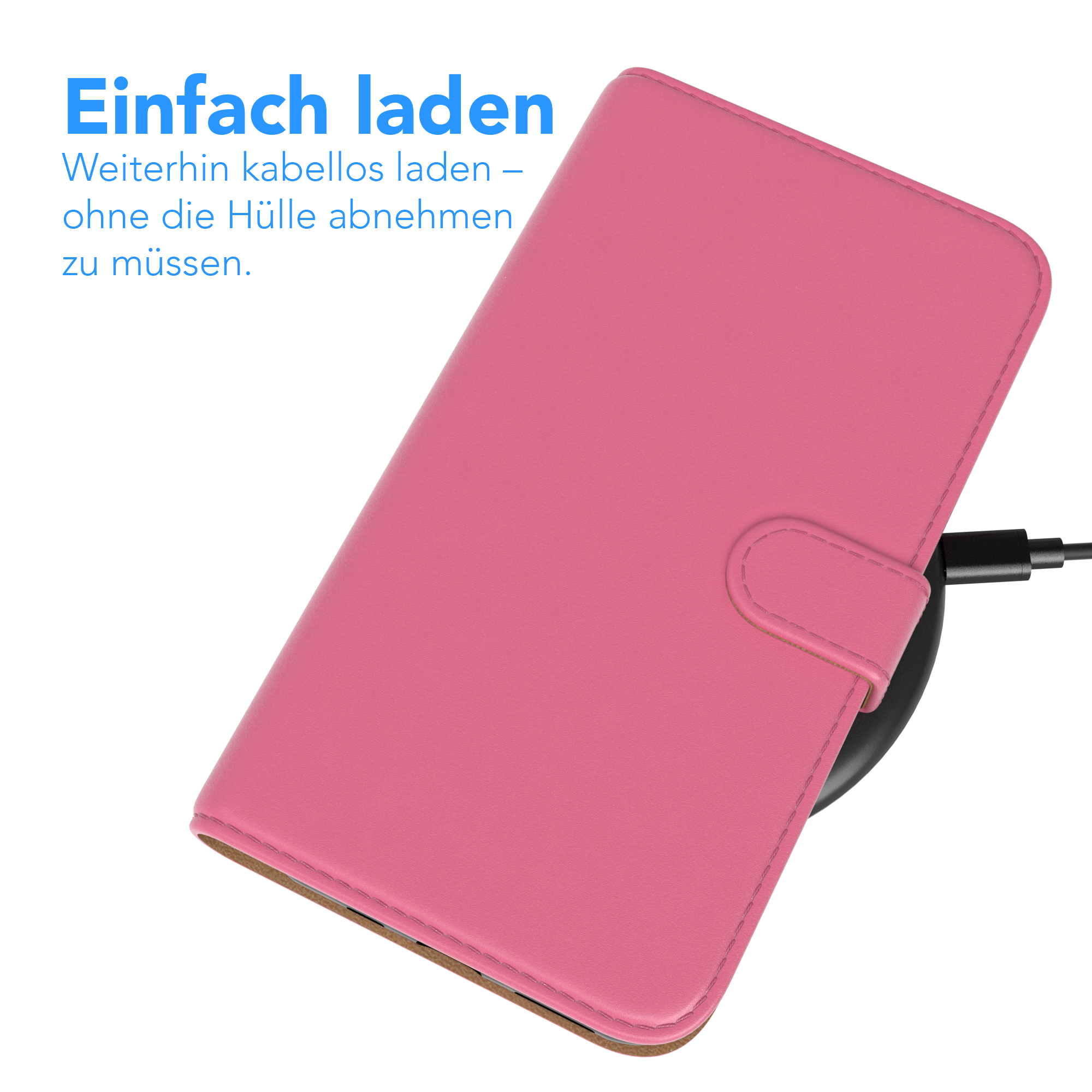 Rosa Handyhülle auf einem kabellosen Ladegerät, mit angeschlossenem Ladekabel.