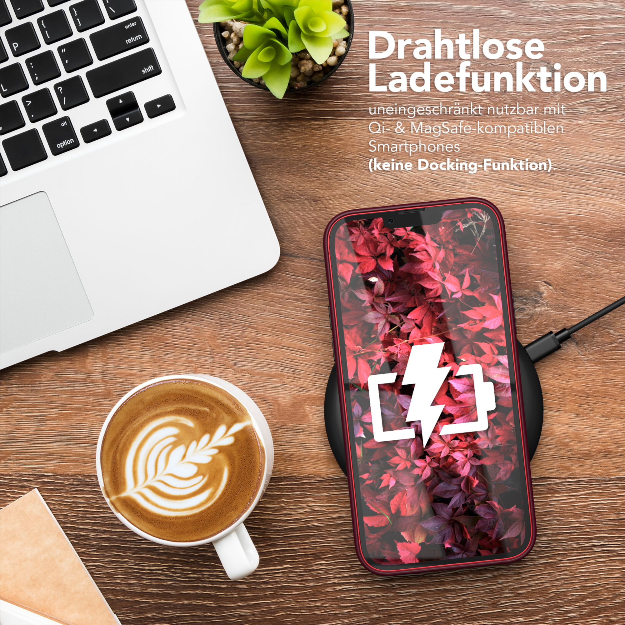Telefon auf kabellosem Ladegerät. Kaffee und Laptop auf dem Schreibtisch. Text: Drahtlose Ladefunktion.