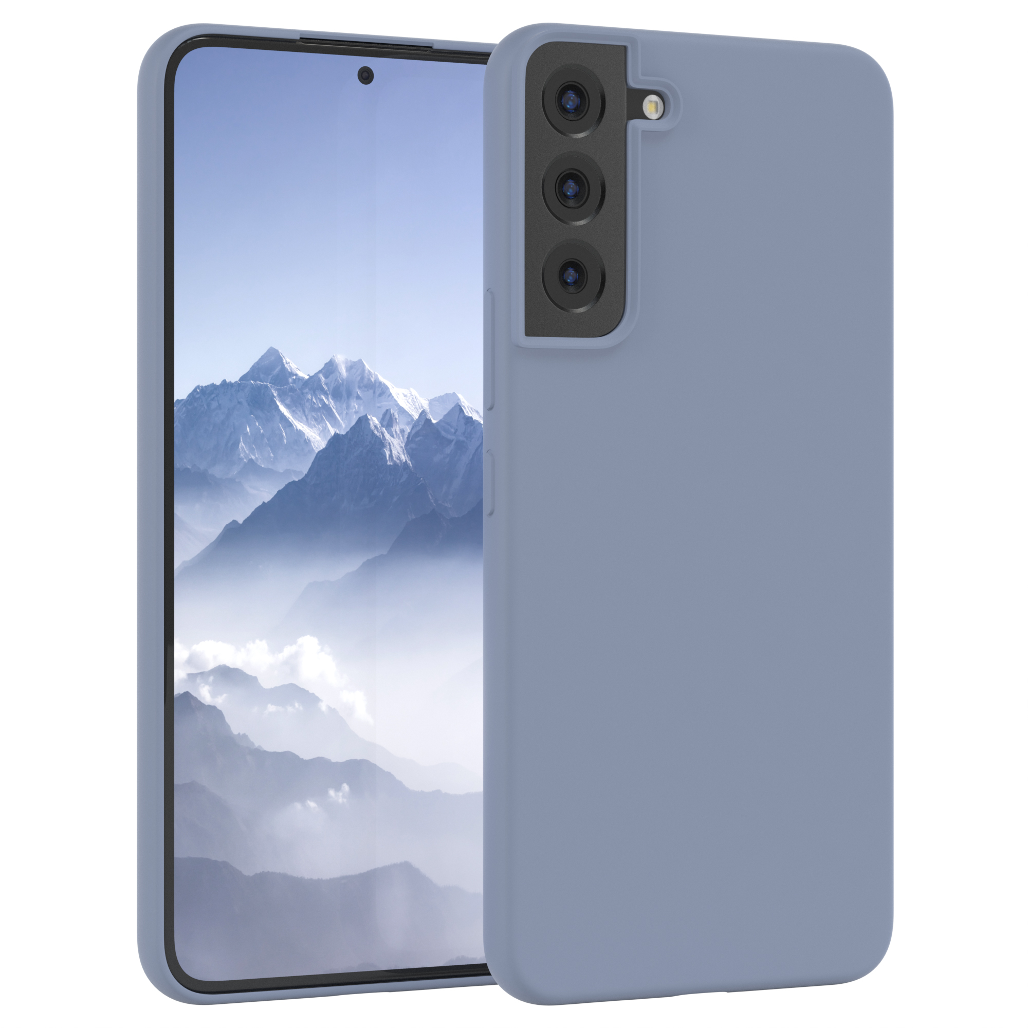 Ein hellblaues Smartphone mit drei Kameras. Der Bildschirm zeigt eine Berglandschaft.