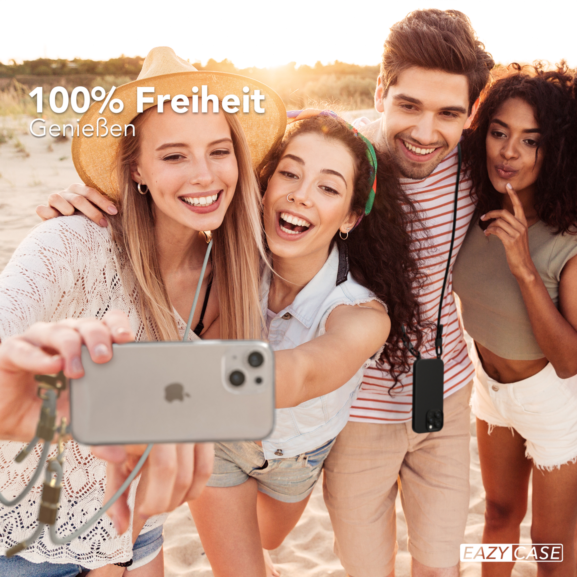 Vier Freunde machen ein Selfie am Strand. Text: 100% Freiheit, genießen.