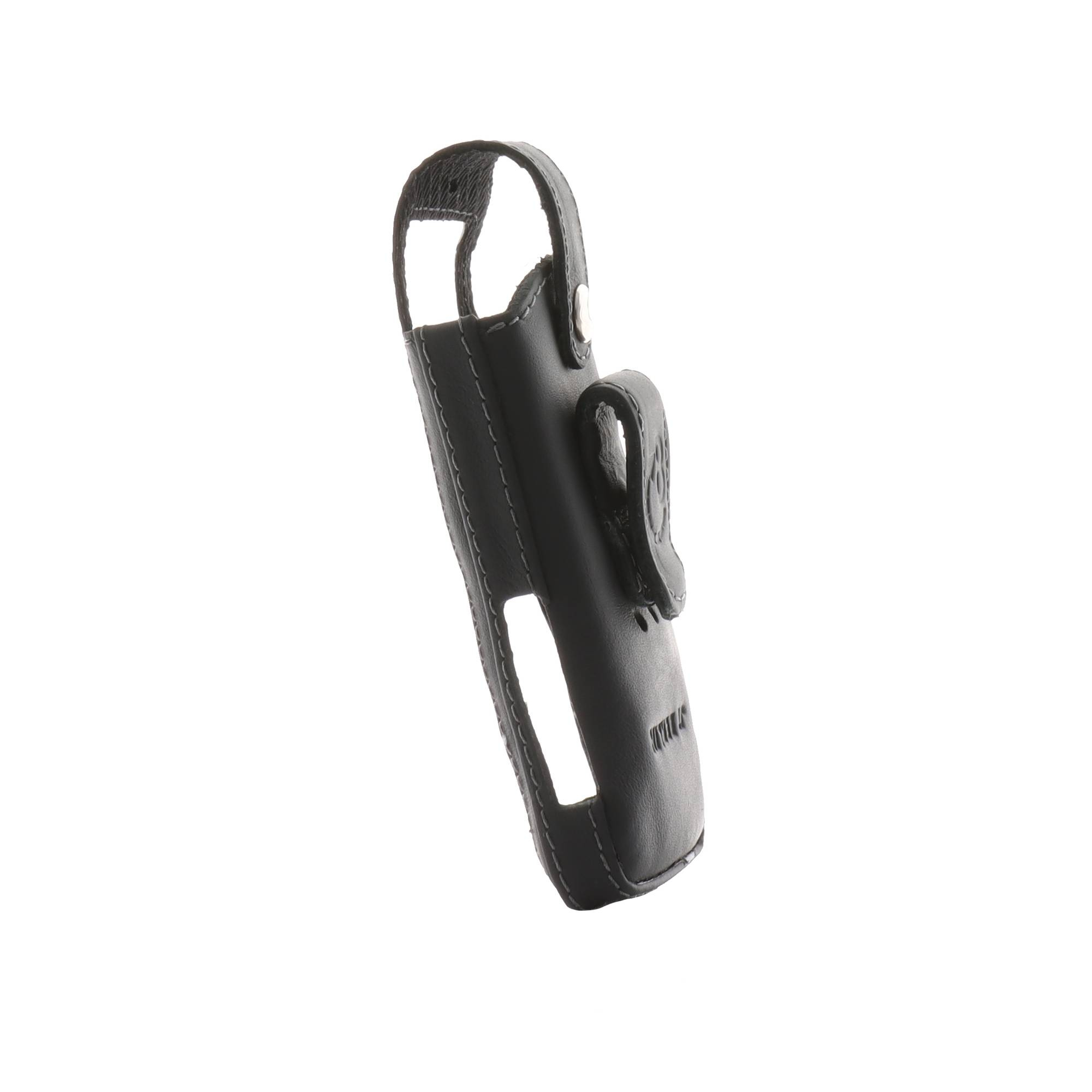 Schwarze Leder-Handyhülle mit Gürtelclip, isoliert auf weißem Hintergrund.