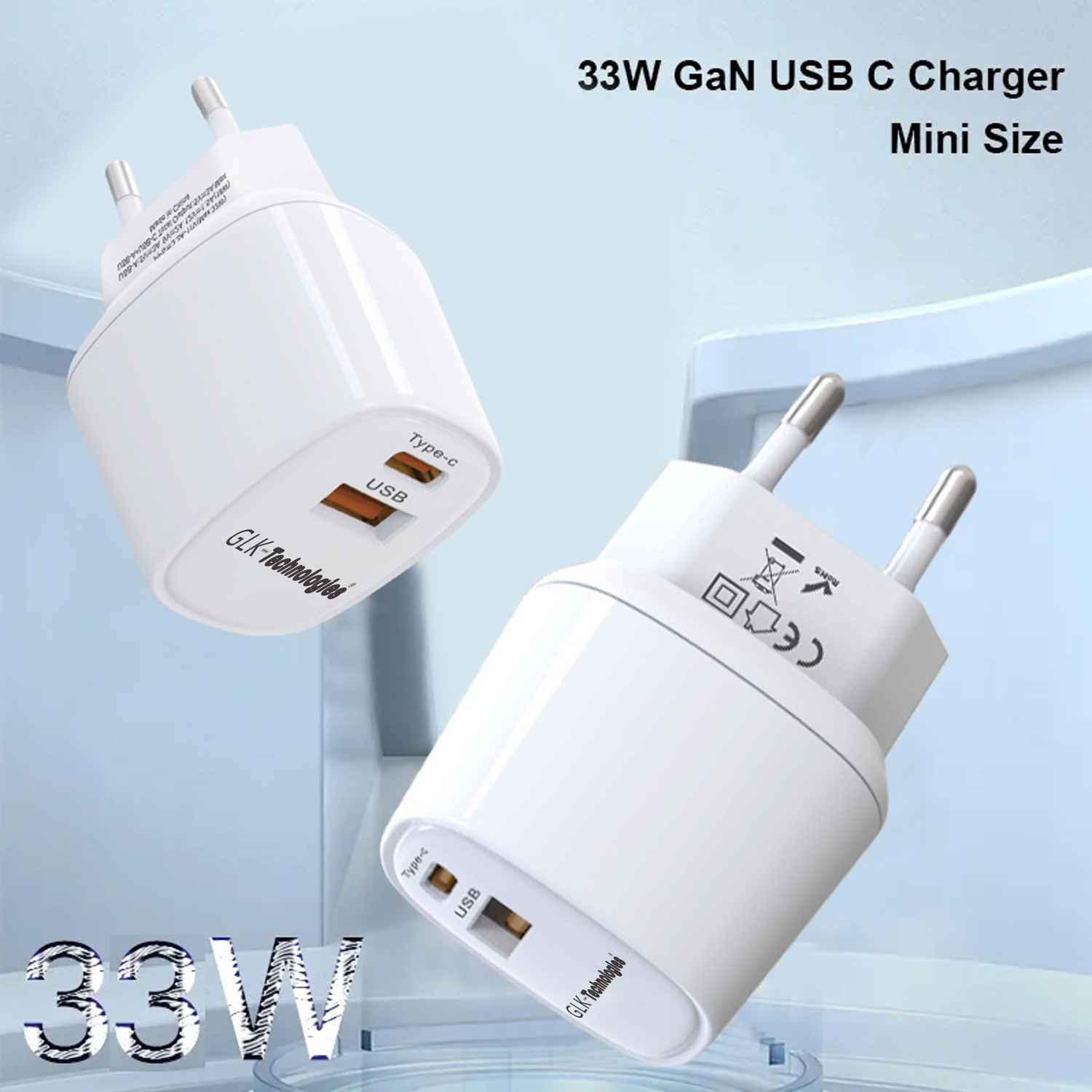 Zwei weiße USB-C-Ladegeräte mit Stiften, beschriftet mit 33W und USB. Hellblauer Hintergrund.