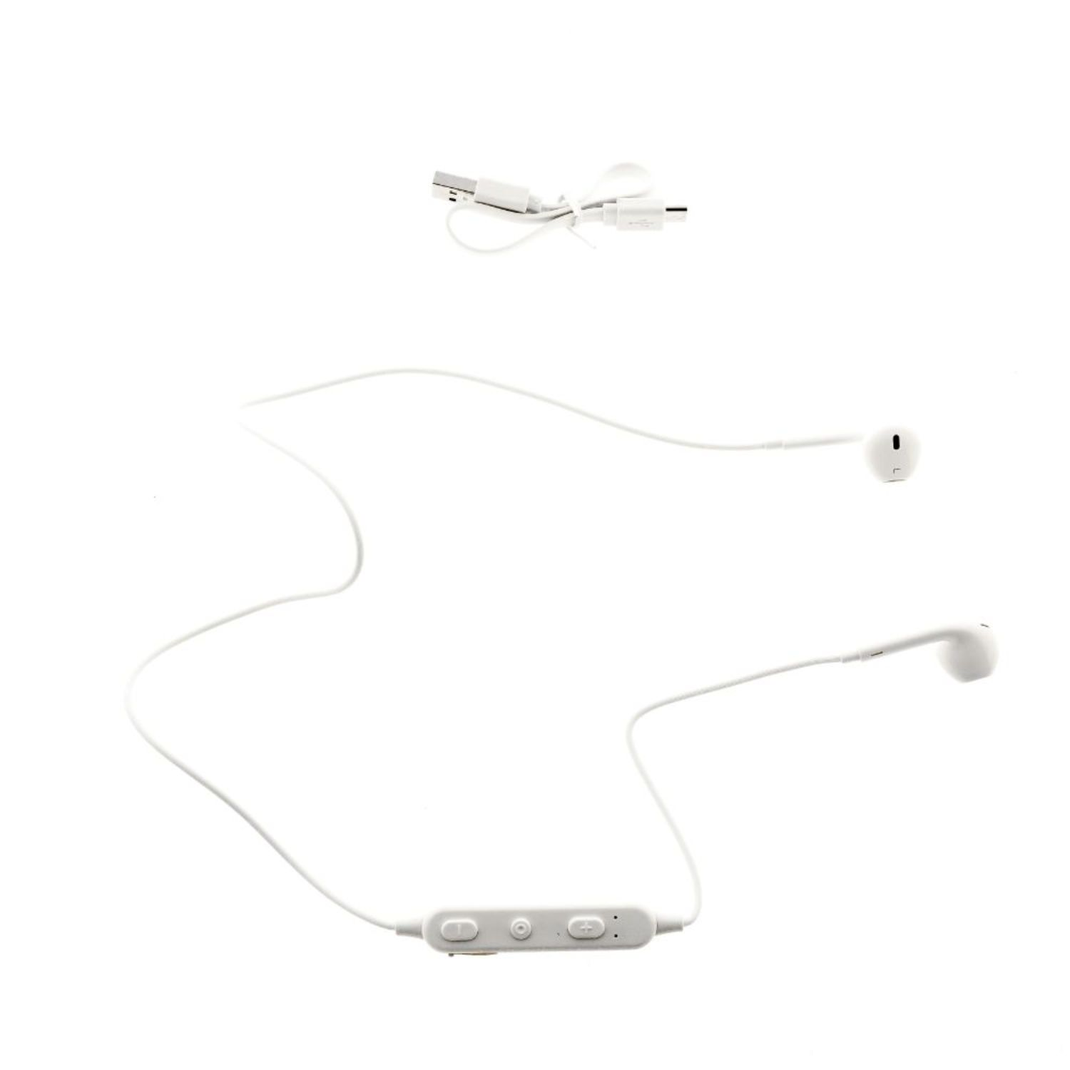 Weiße Ohrhörer und Ladekabel. Isoliert auf weißem Hintergrund.