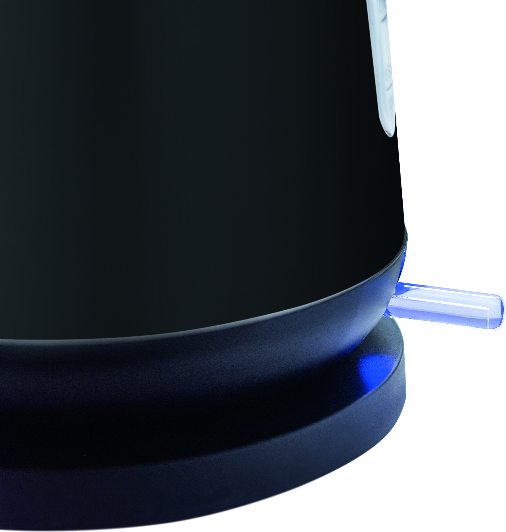 Czarna podstawa czajnika elektrycznego. Widoczny jest przezroczysty wylew z niebieskim światłem na końcu.