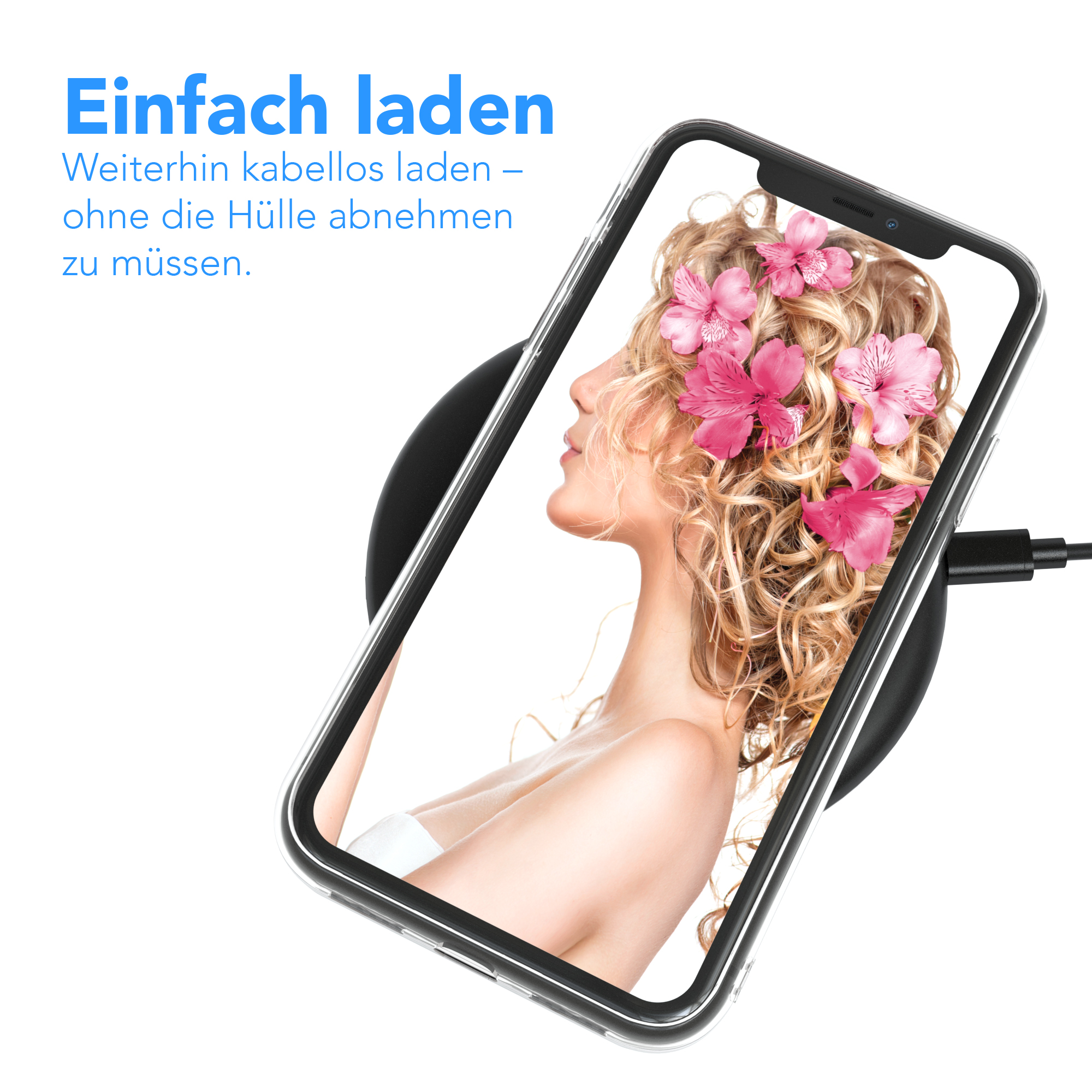 Drahtloses Aufladen eines Telefons einer Frau, in klarer Hülle, mit Blumen.