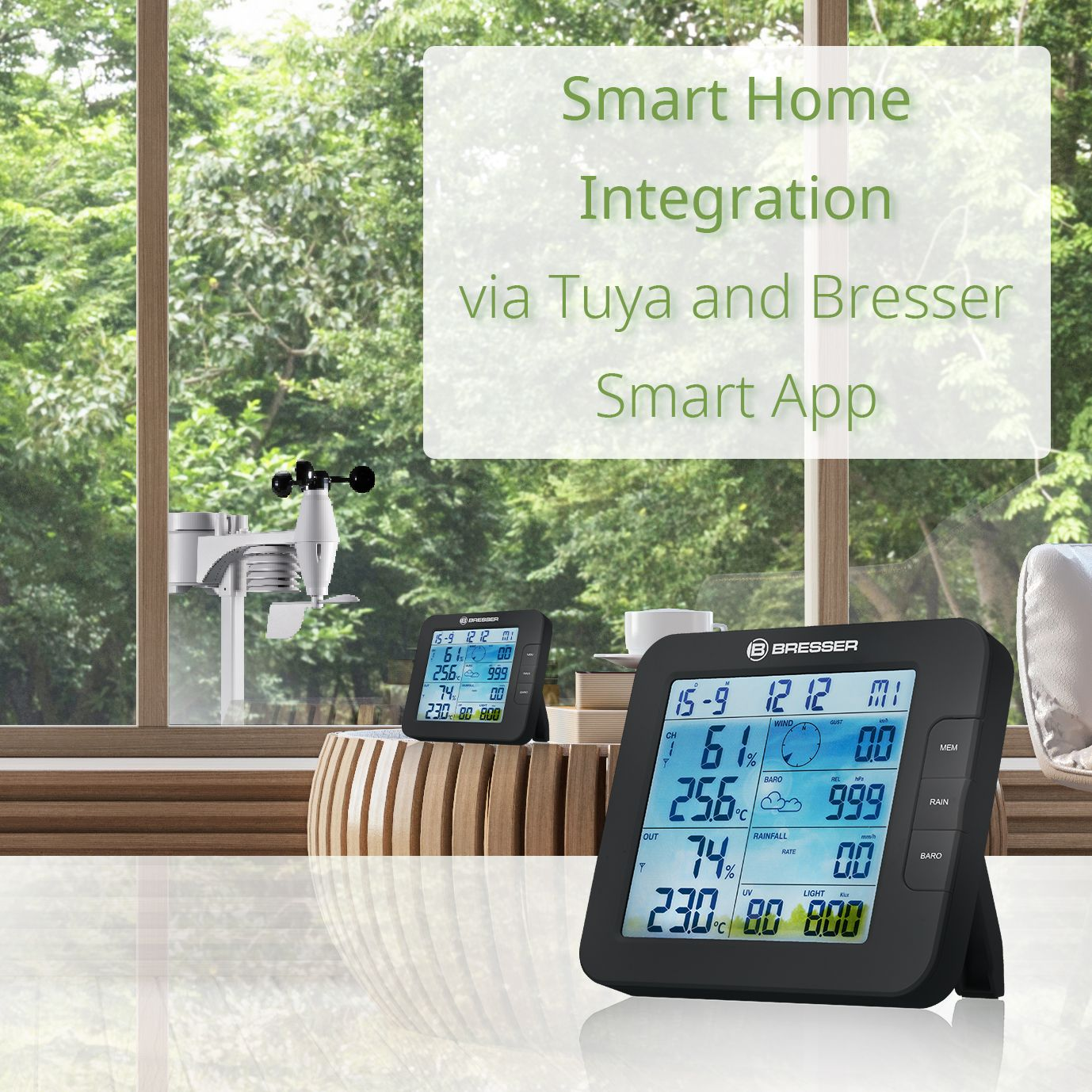 Zwei schwarze Wetterstationen zeigen Daten an. Text lautet Smart Home Integration. Im Hintergrund ist ein Fenster.