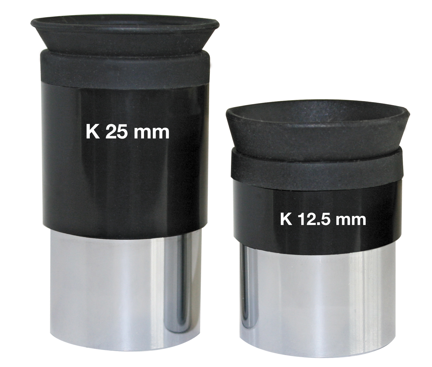 Zwei schwarze Okulare mit der Bezeichnung K 25 mm und K 12,5 mm. Weißer Hintergrund.
