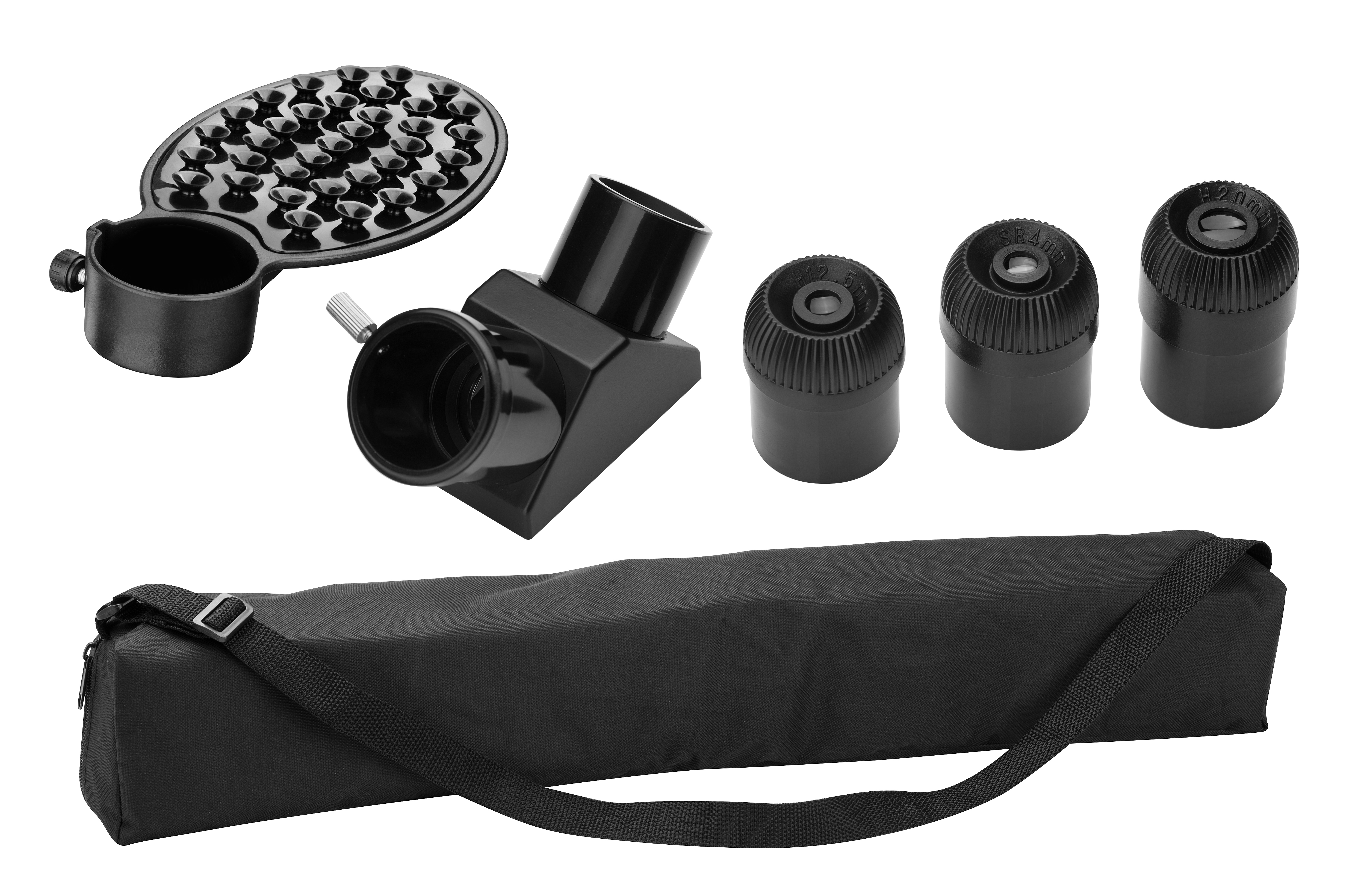 Accesorios de telescopio variados incluyendo oculares, un prisma diagonal y una funda de transporte, todo negro.