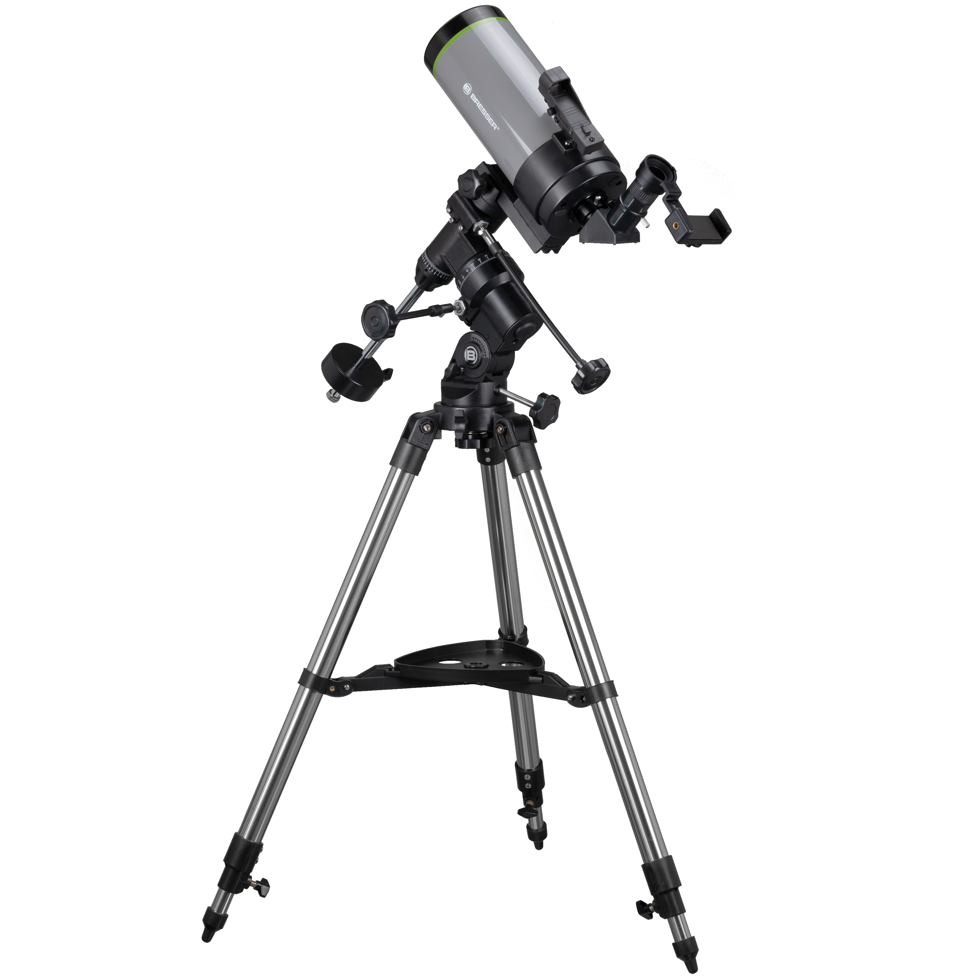 Telescopio plateado y negro sobre trípode. Tiene un acento verde en el alcance.