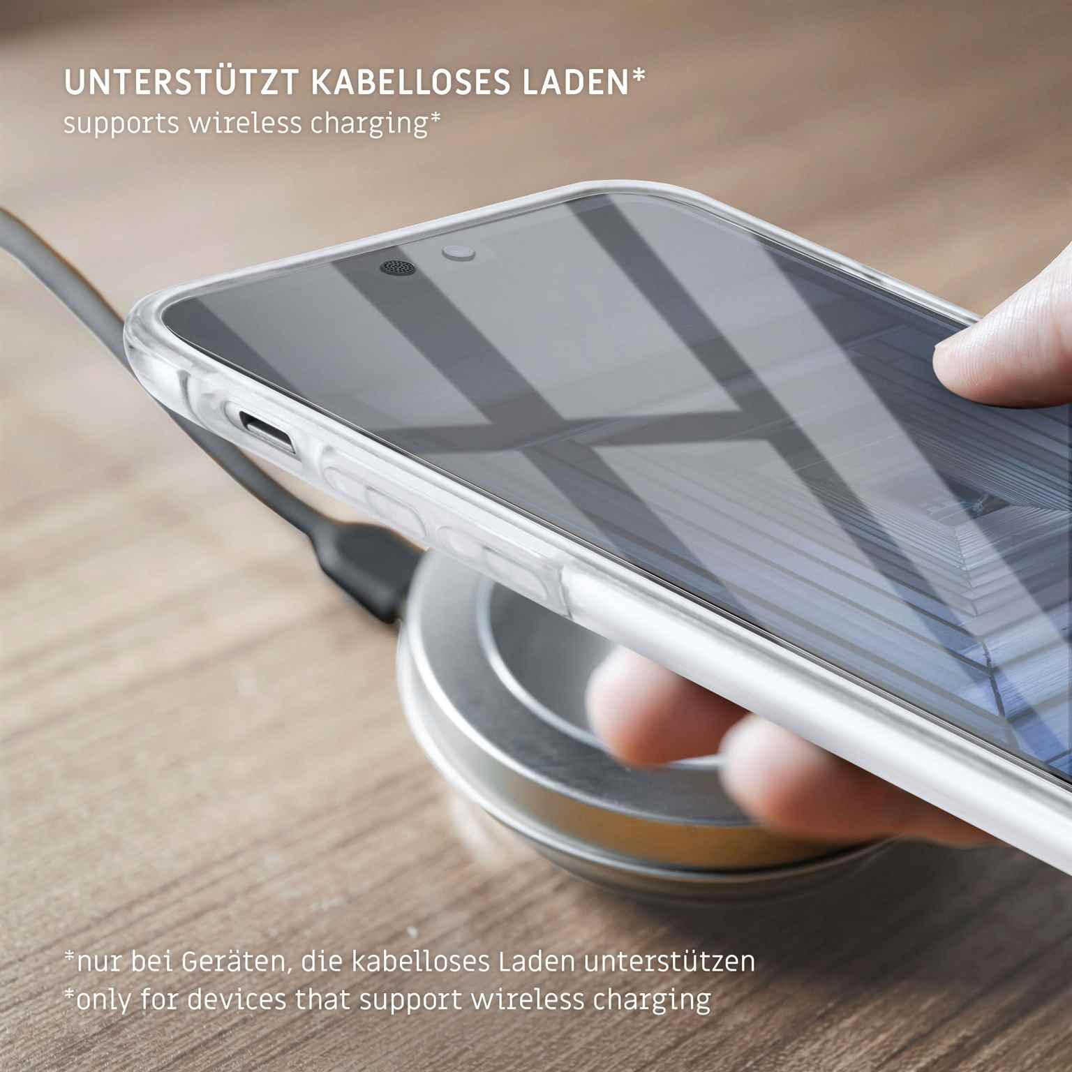 Telefon auf kabellosem Ladegerät. Text: unterstützt kabelloses Laden.