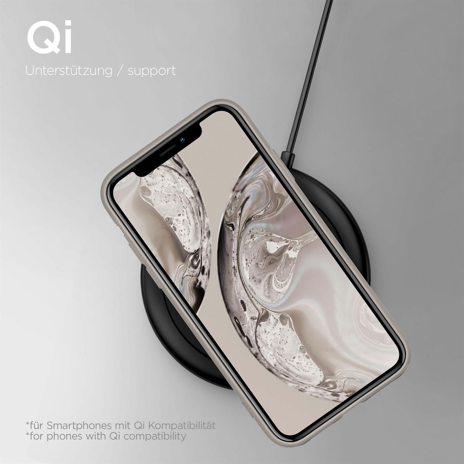 Ein Telefon, das auf einem kabellosen Ladegerät geladen wird. Das Telefon ist in einer Hülle.