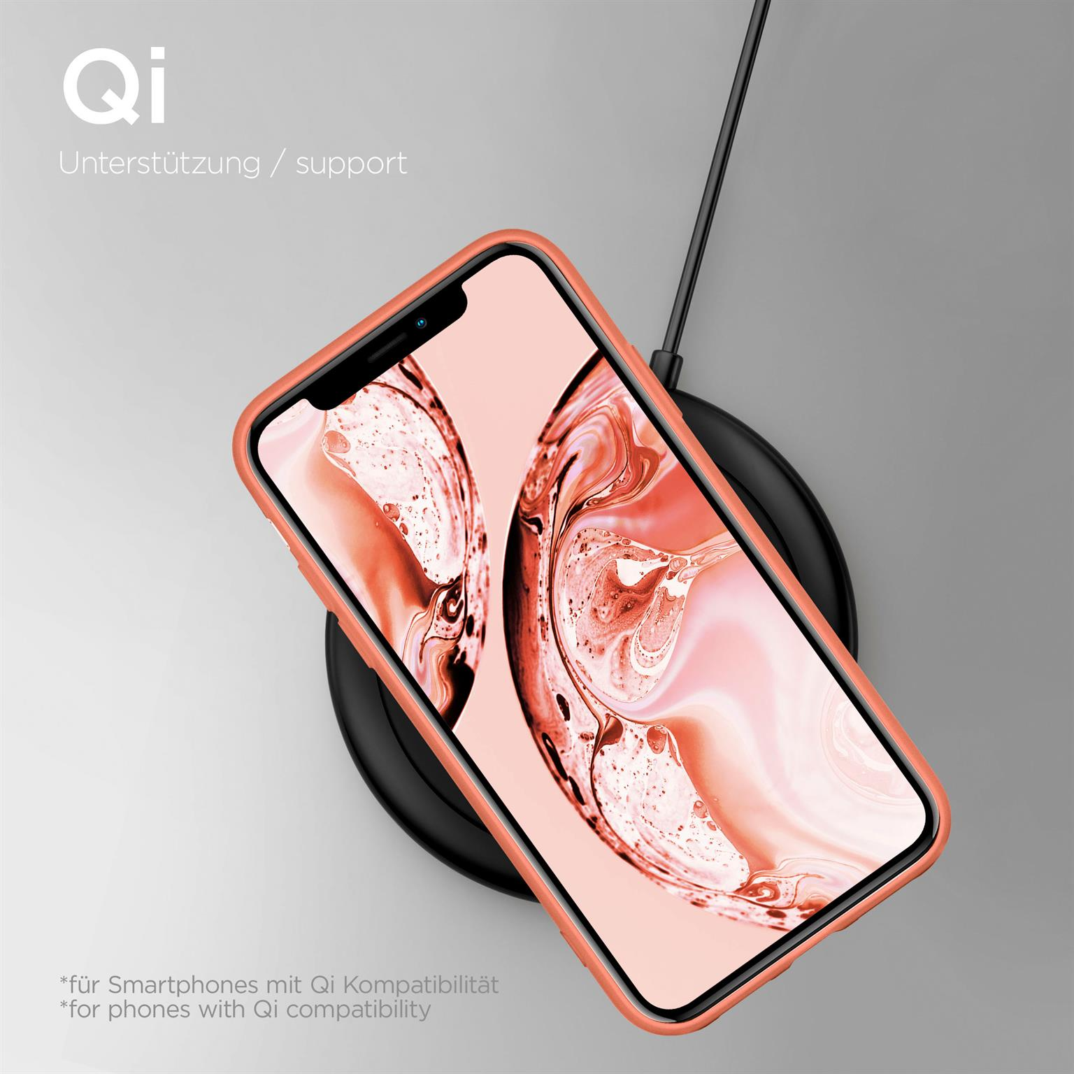 Ein Telefon auf einem kabellosen Ladegerät. Das Telefon hat eine rosa Hülle. Grauer Hintergrund.