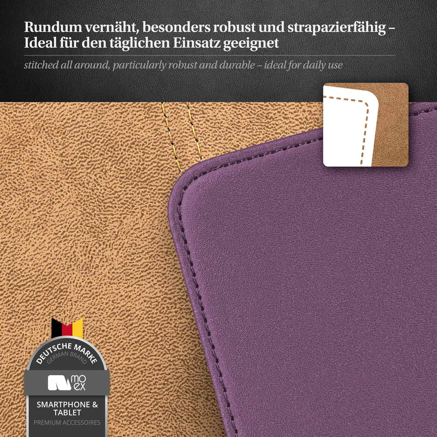 Nahaufnahme einer lila-braunen Handyhülle mit Nähten und einem kleinen Quadrat mit Logo.