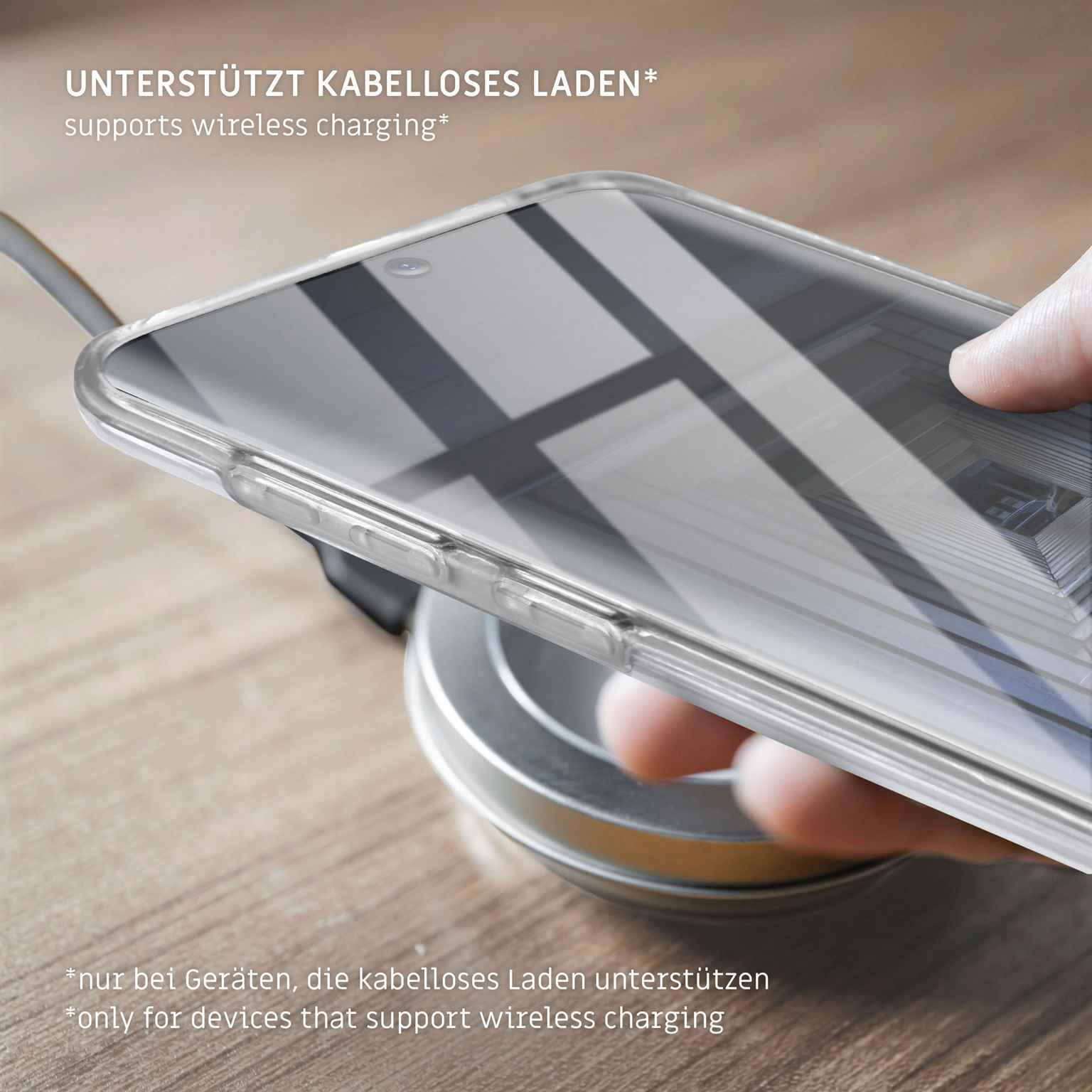 Telefon auf kabellosem Ladegerät. Text: Kabelloses Laden unterstützt.