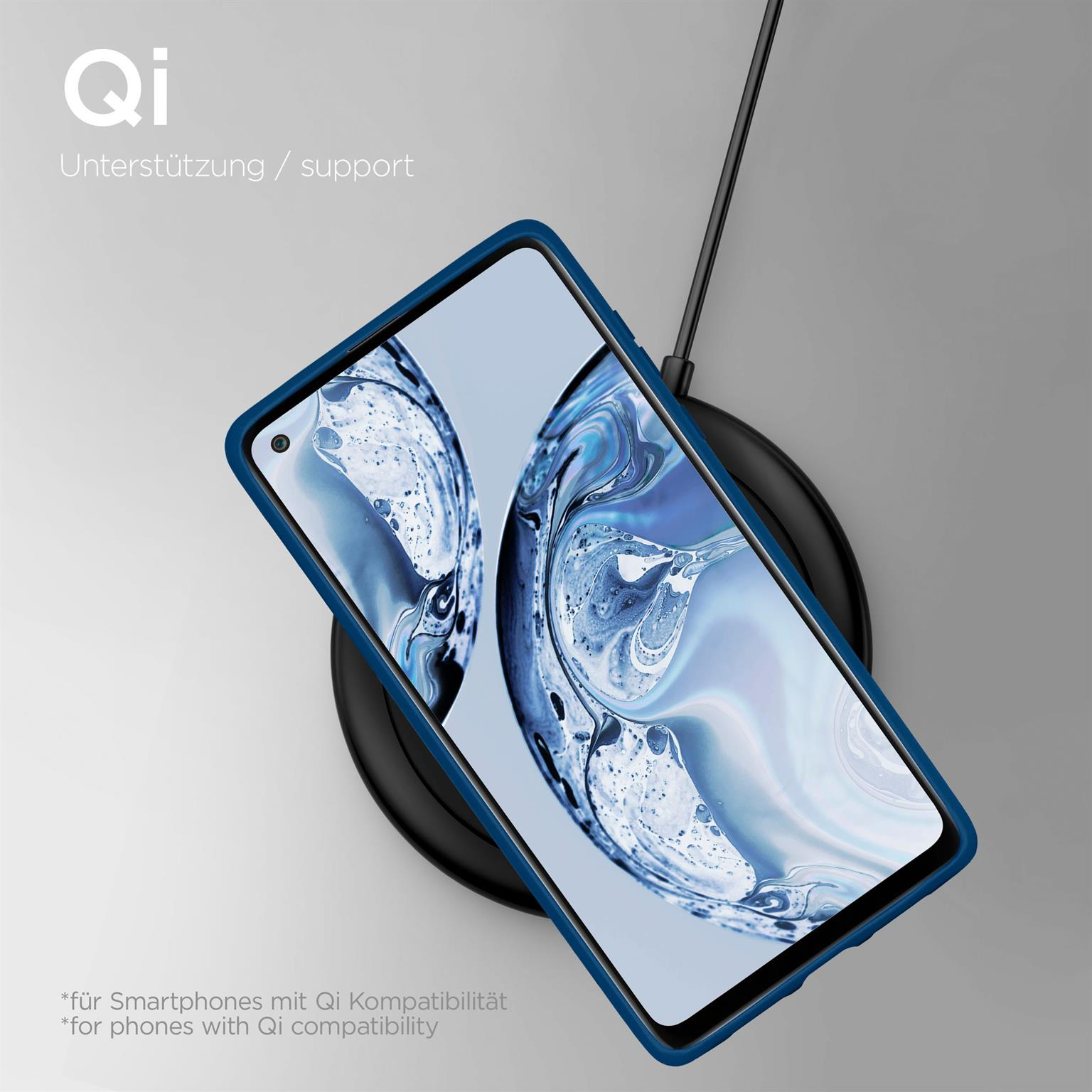 Ein Smartphone mit blauem Case lädt auf einer schwarzen Qi-Ladestation.