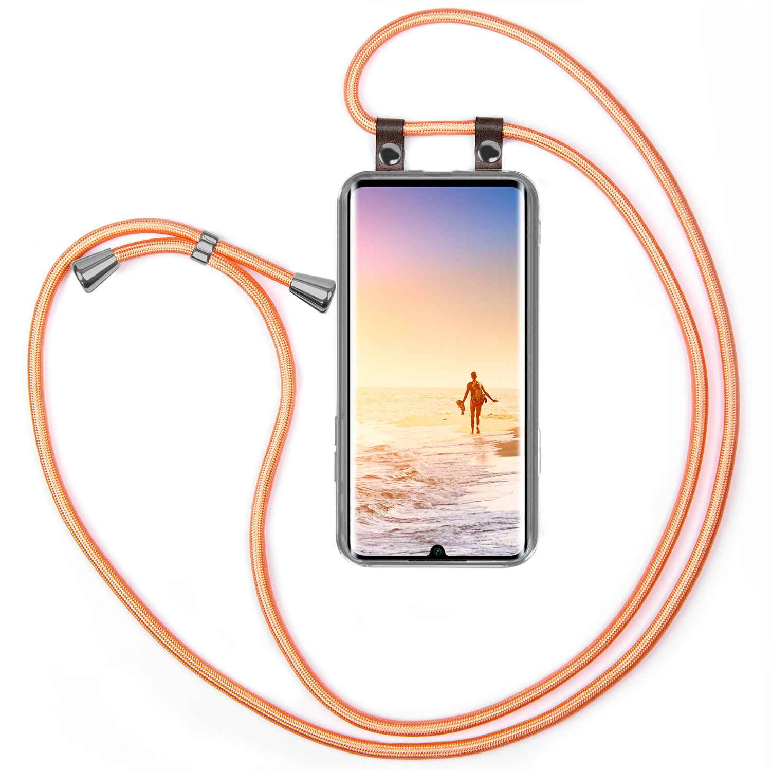 Orangener Handyriemen. Telefon zeigt eine Person, die am Strand bei Sonnenuntergang spaziert.