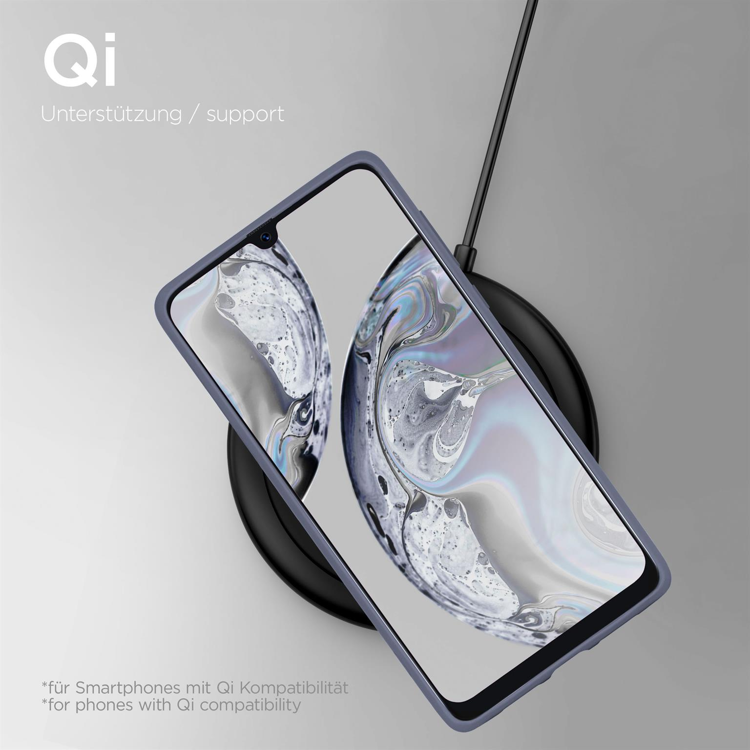 Ein Smartphone mit Qi-Unterstützung lädt auf einer schwarzen Ladestation.