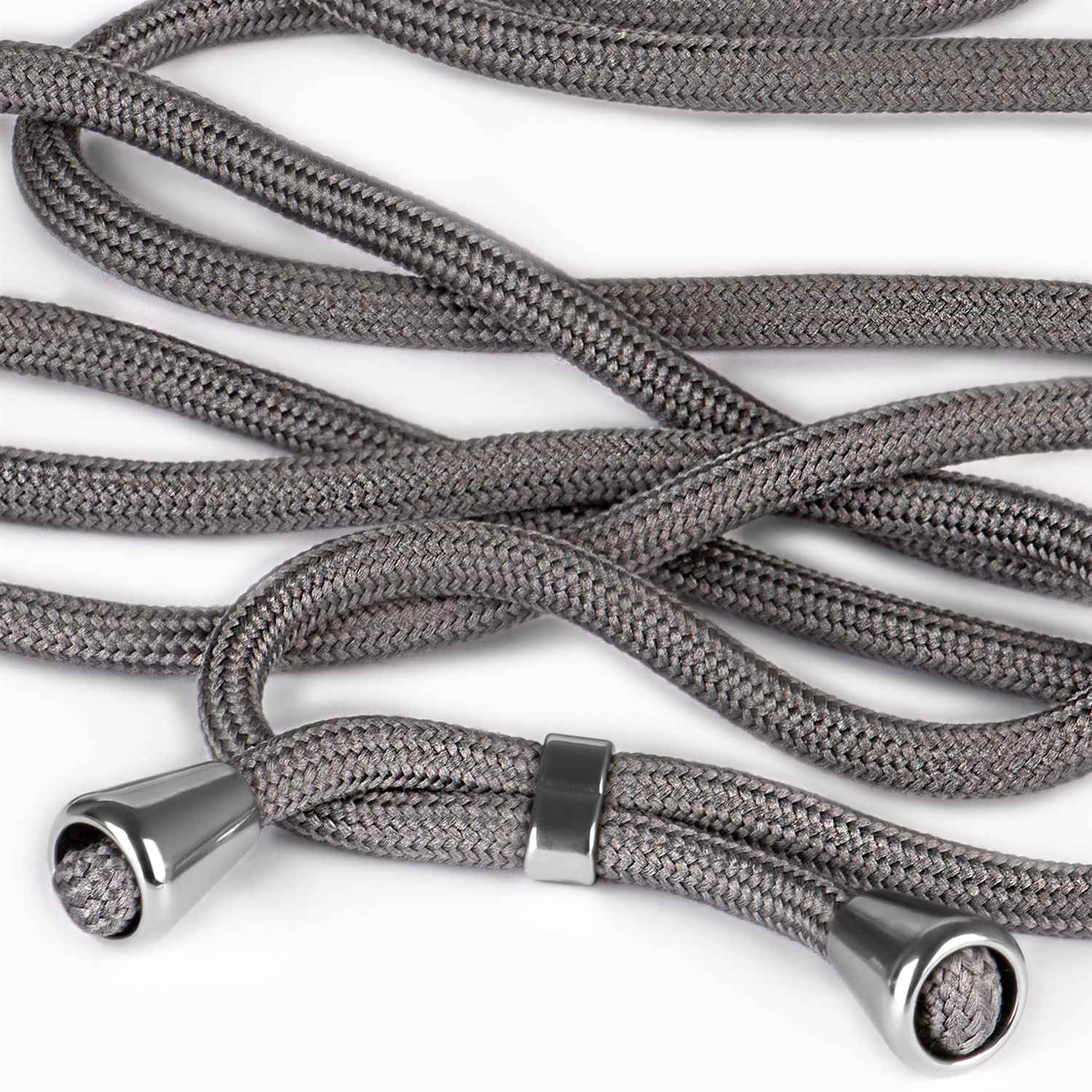 Graues Telefon-Lanyard. Silberne Akzente. Weißer Hintergrund.
