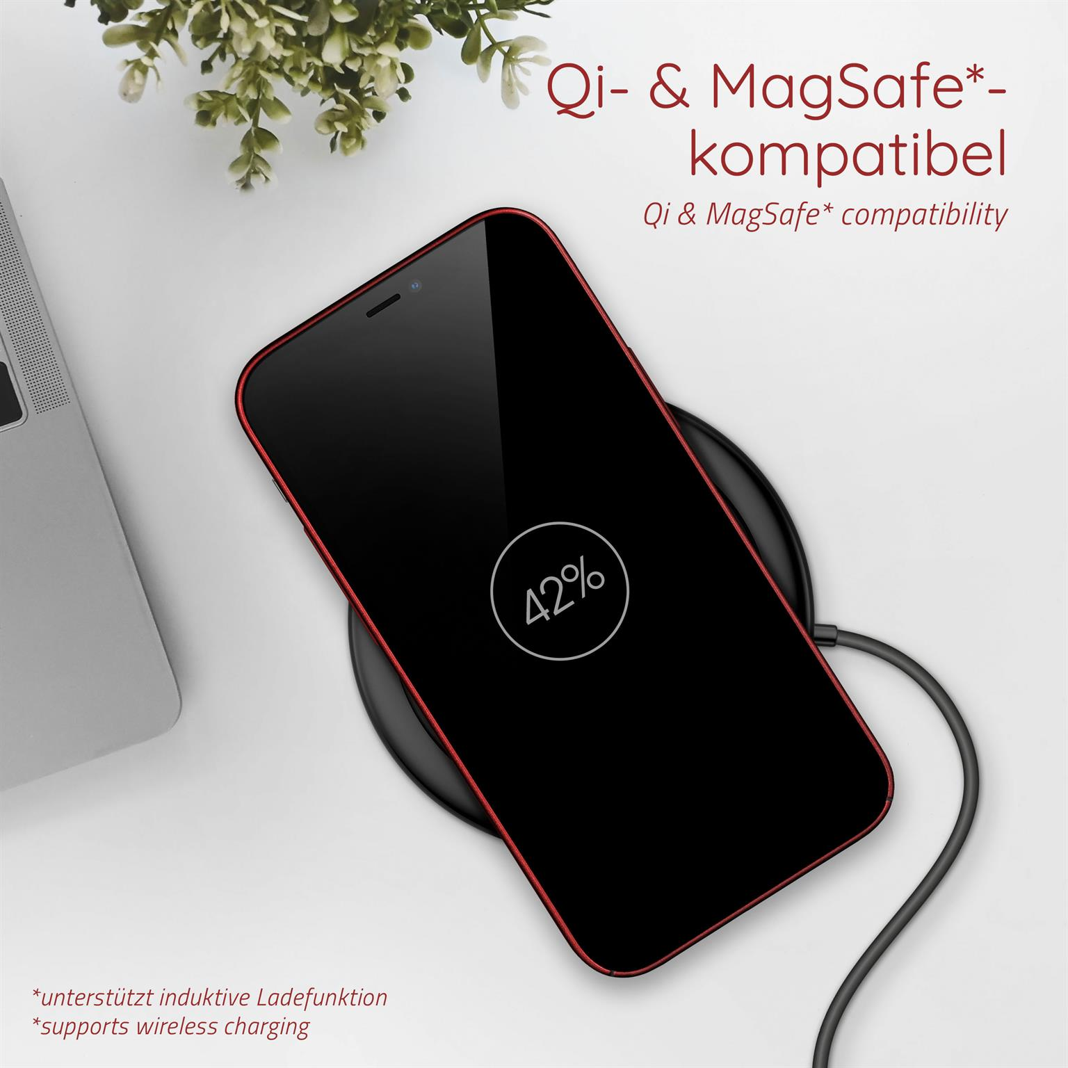 Ein schwarzes Telefon auf einem kabellosen Ladegerät. Das Telefon hat einen roten Rahmen und zeigt 42 % Ladung an.