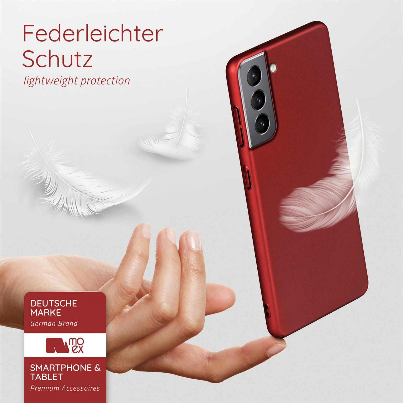 Hand hält eine rote Handyhülle mit Federn. Text: Leichter Schutz.