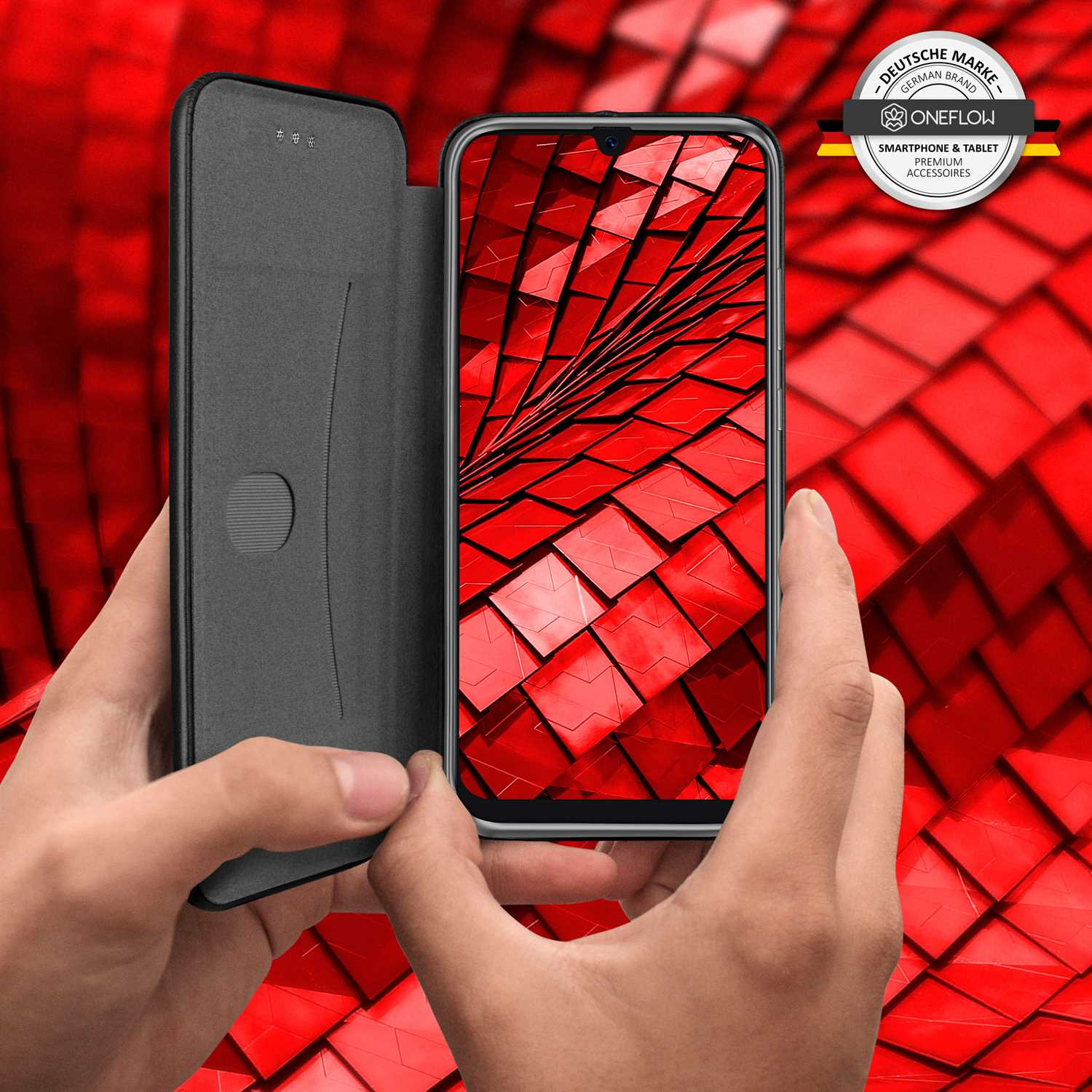 Telefon in rotem Design-Case, Hände halten es. Deutsches Markenlogo.